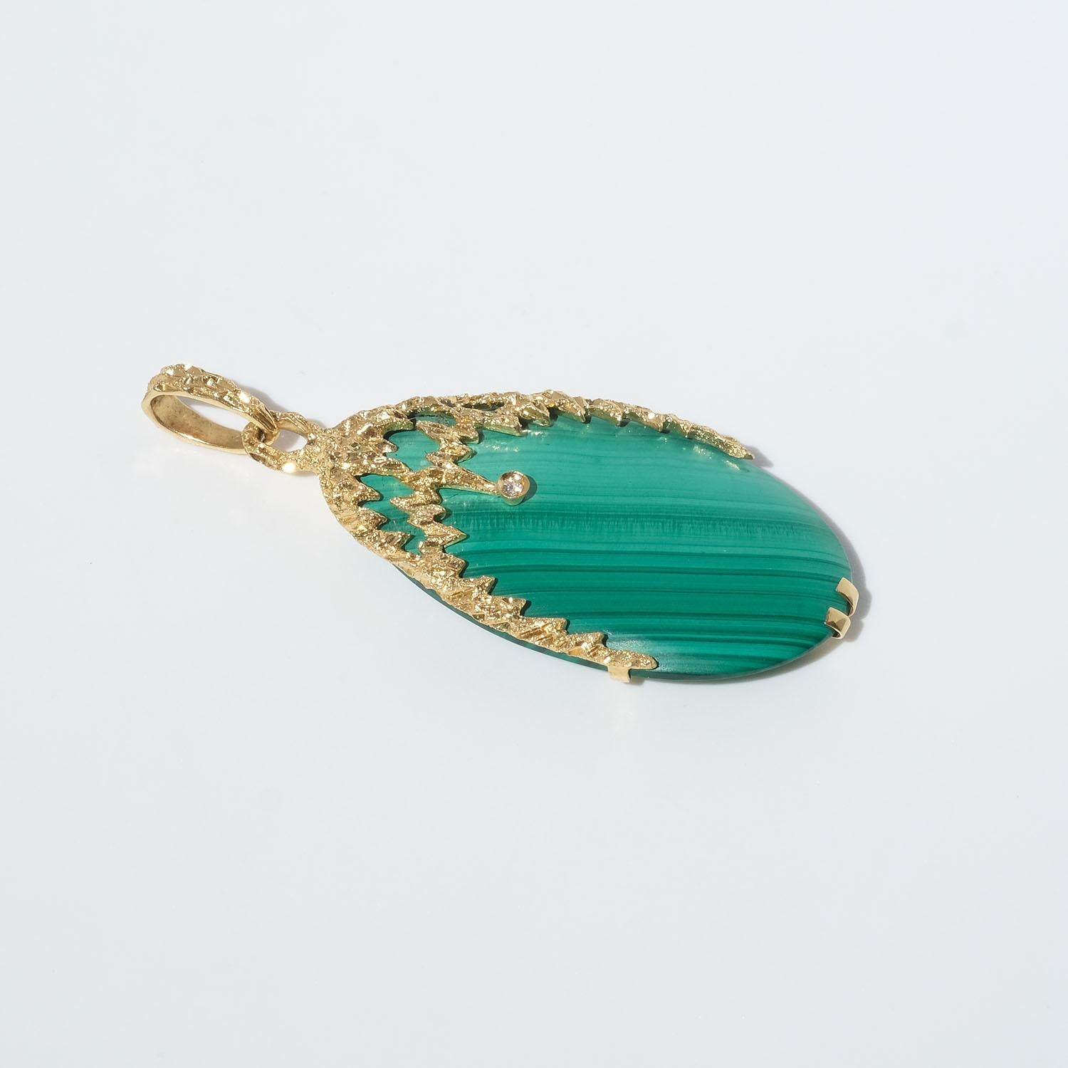 Vintage 18k Gold, Malachite and Diamond Pendant In Good Condition For Sale In Stockholm, SE