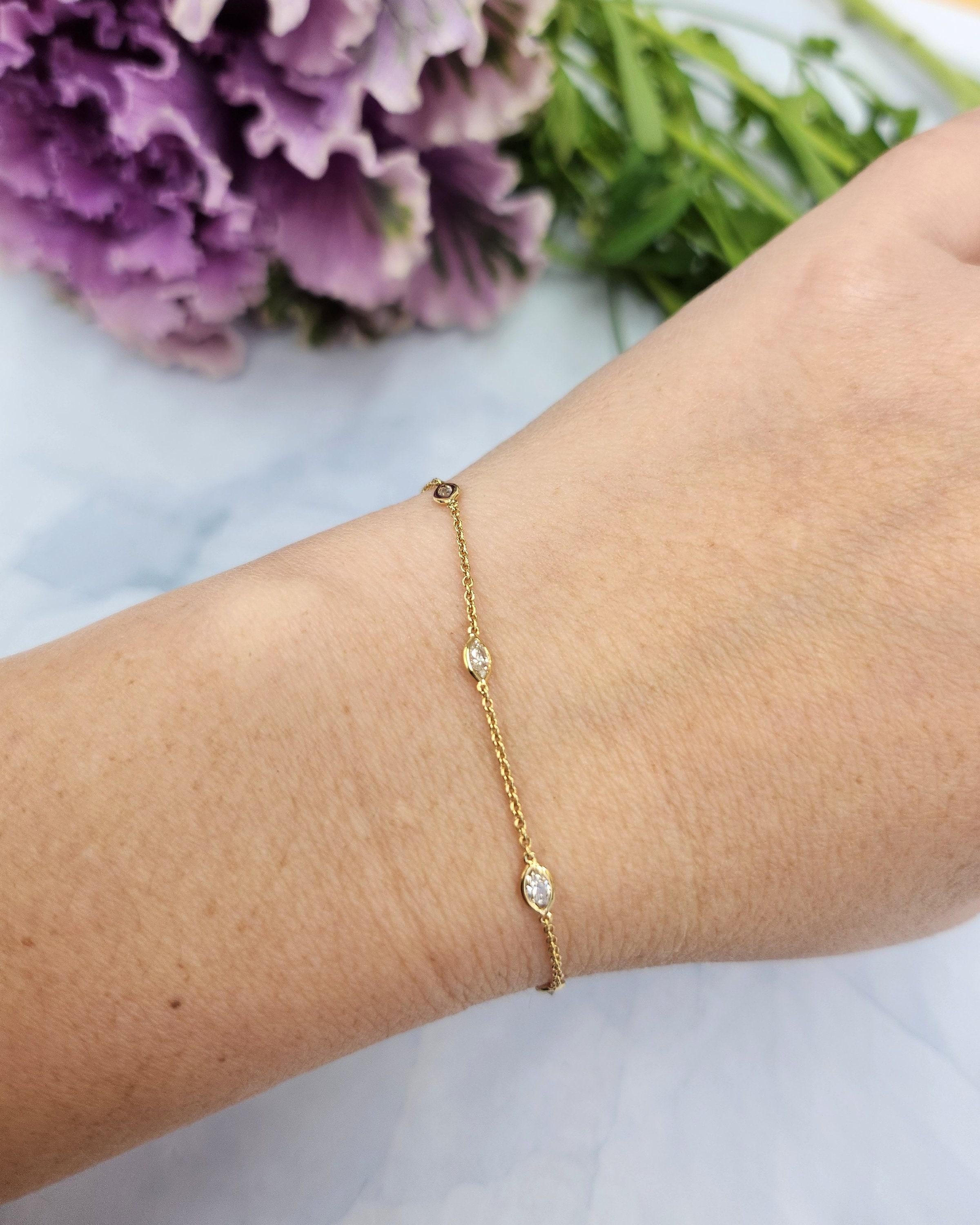 Vintage 18K Gold  Marquise Diamond Bezel Set Chain Link Bracelet In Excellent Condition For Sale In Los Angeles, CA