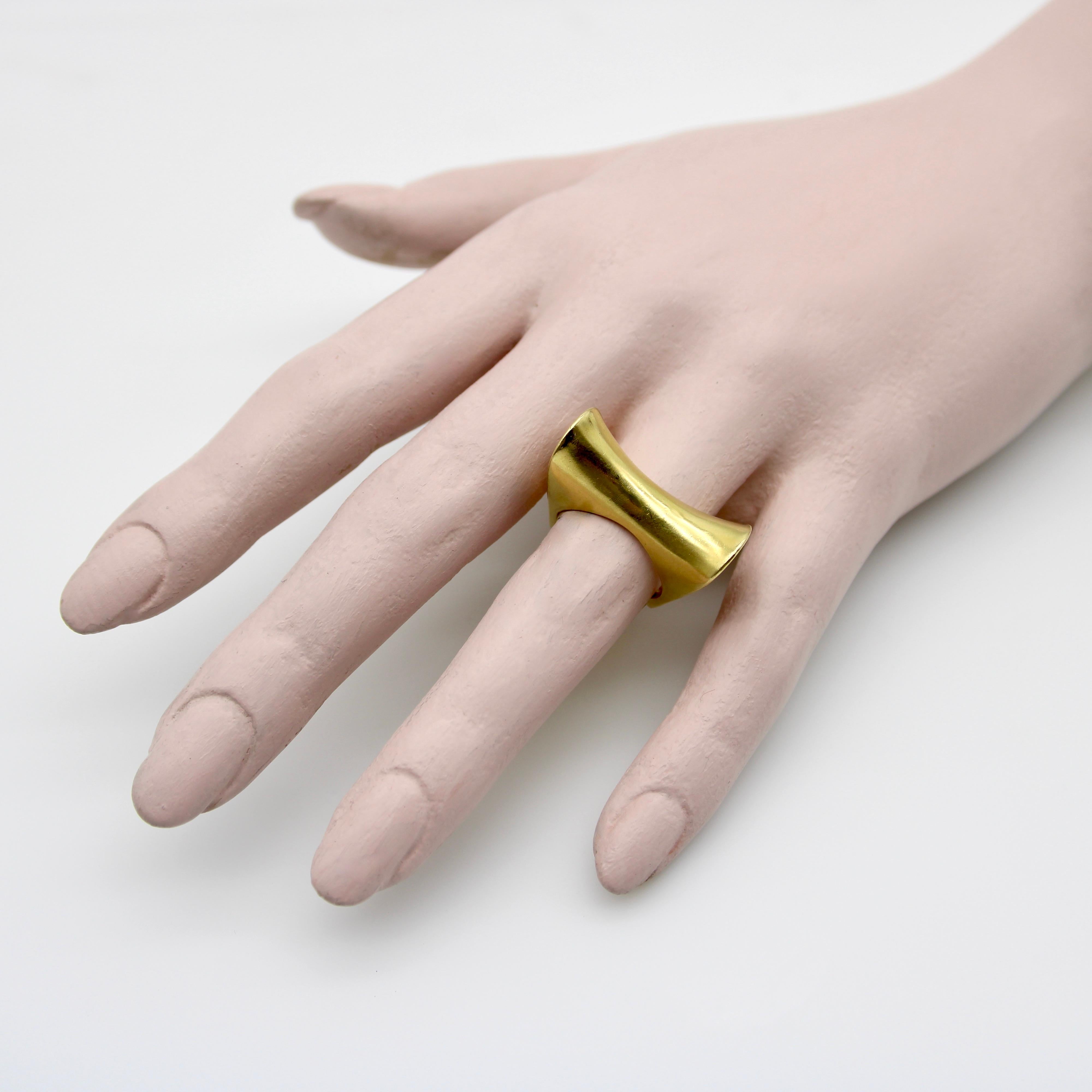 Vintage 18K Gold Modernist Saddle Ring For Sale 6
