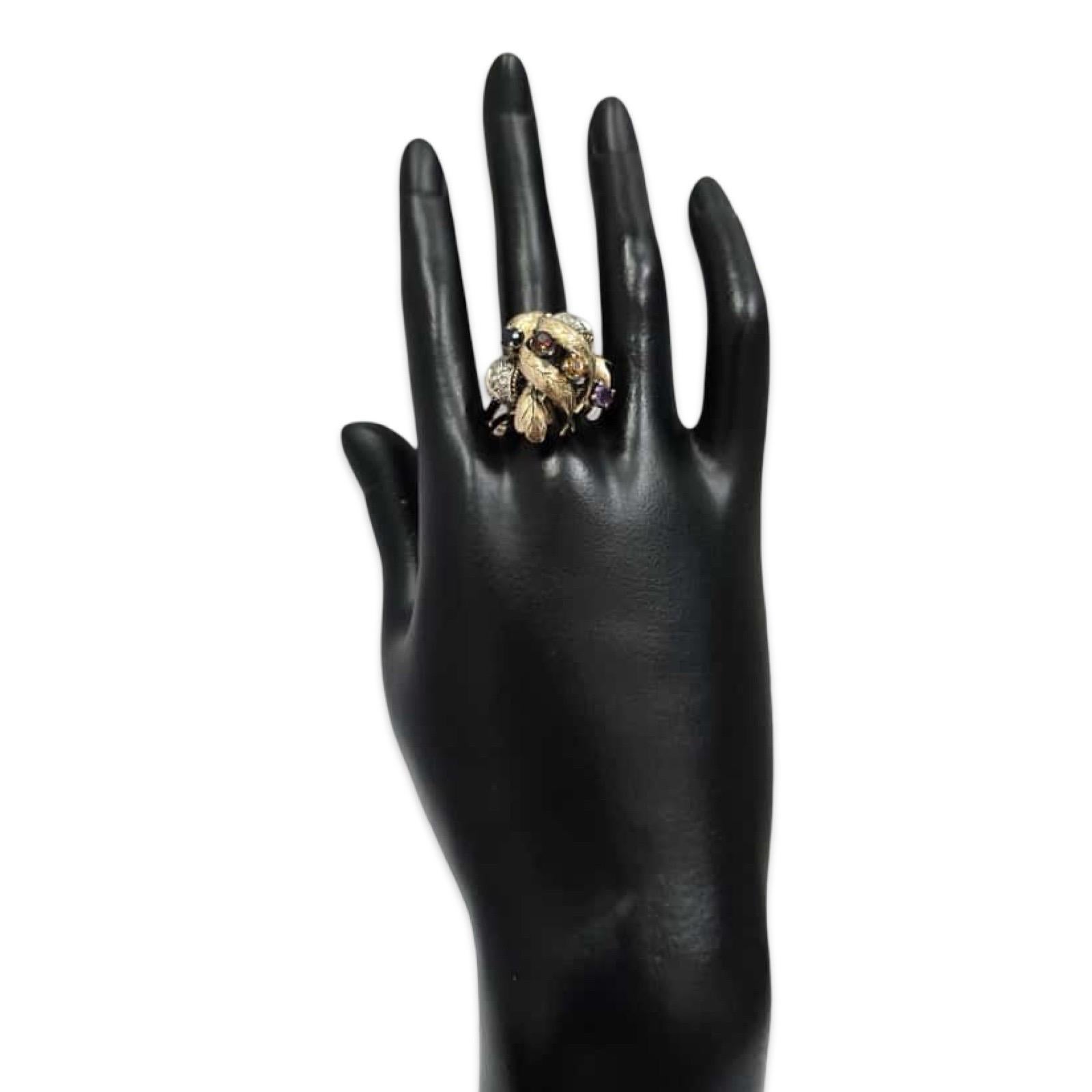 Taglio rotondo Anello floreale multigem e diamante d'epoca in oro 18K in vendita