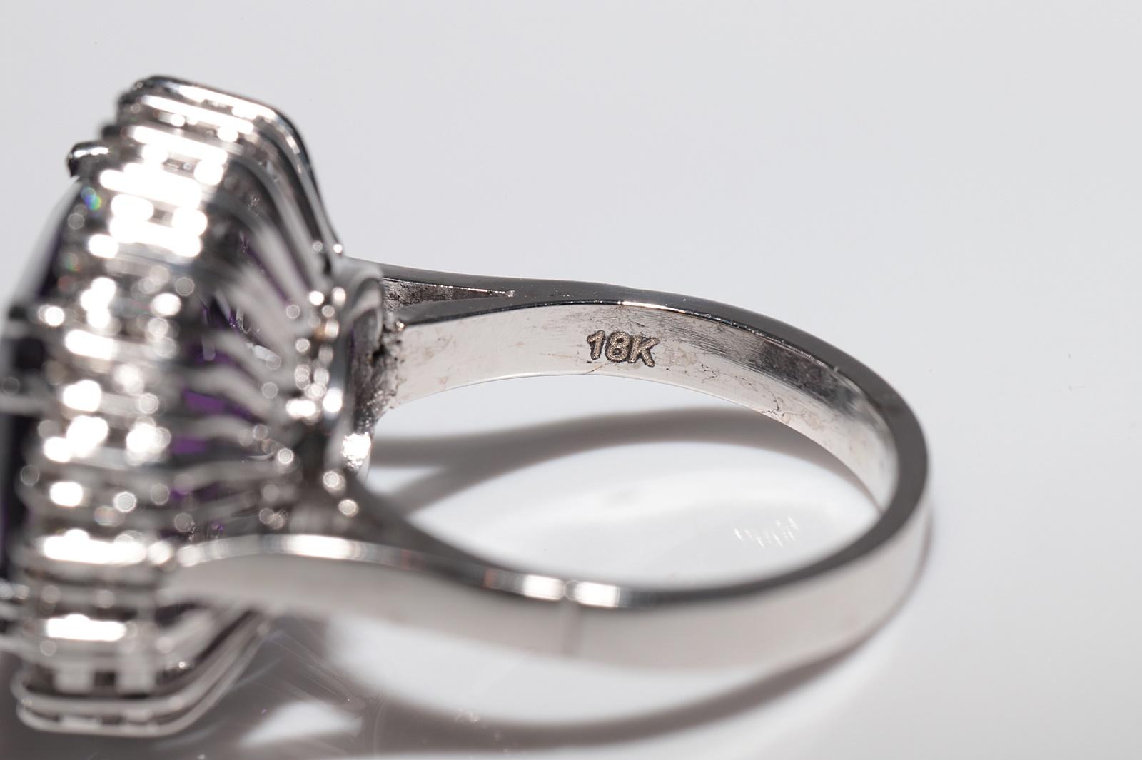 Anillo vintage de oro de 18 quilates con diamantes naturales y amatista decorado con un tanque fuerte en venta 4