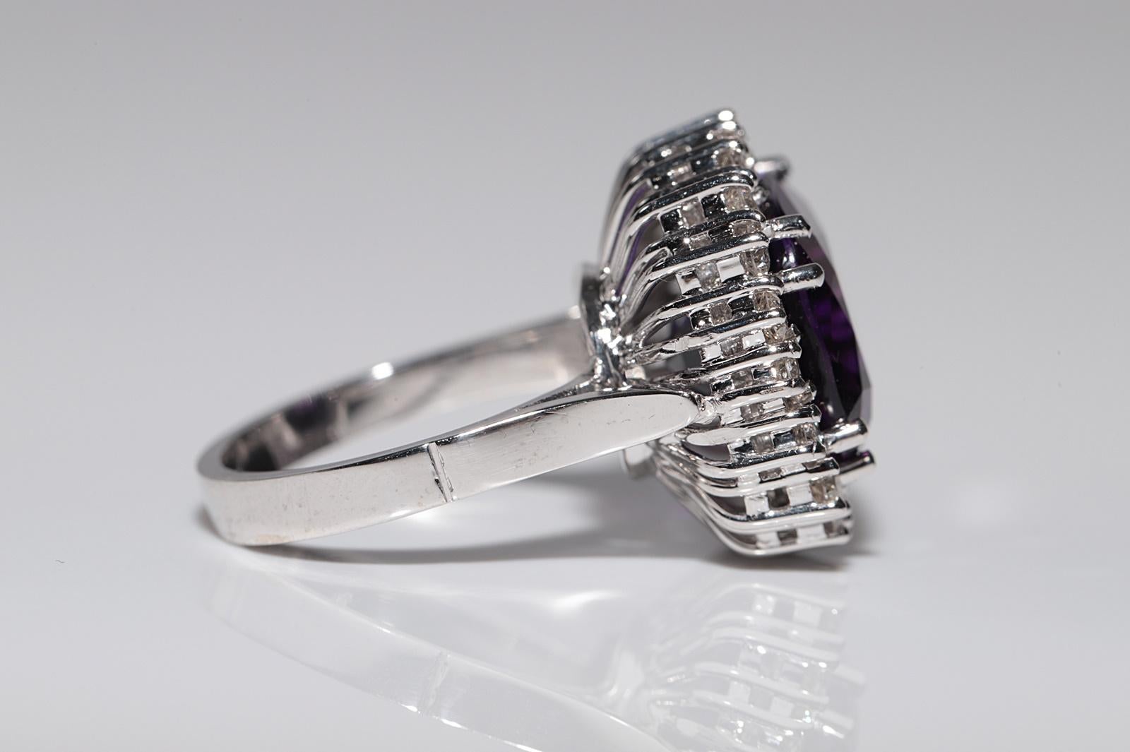 Anillo vintage de oro de 18 quilates con diamantes naturales y amatista decorado con un tanque fuerte en venta 1
