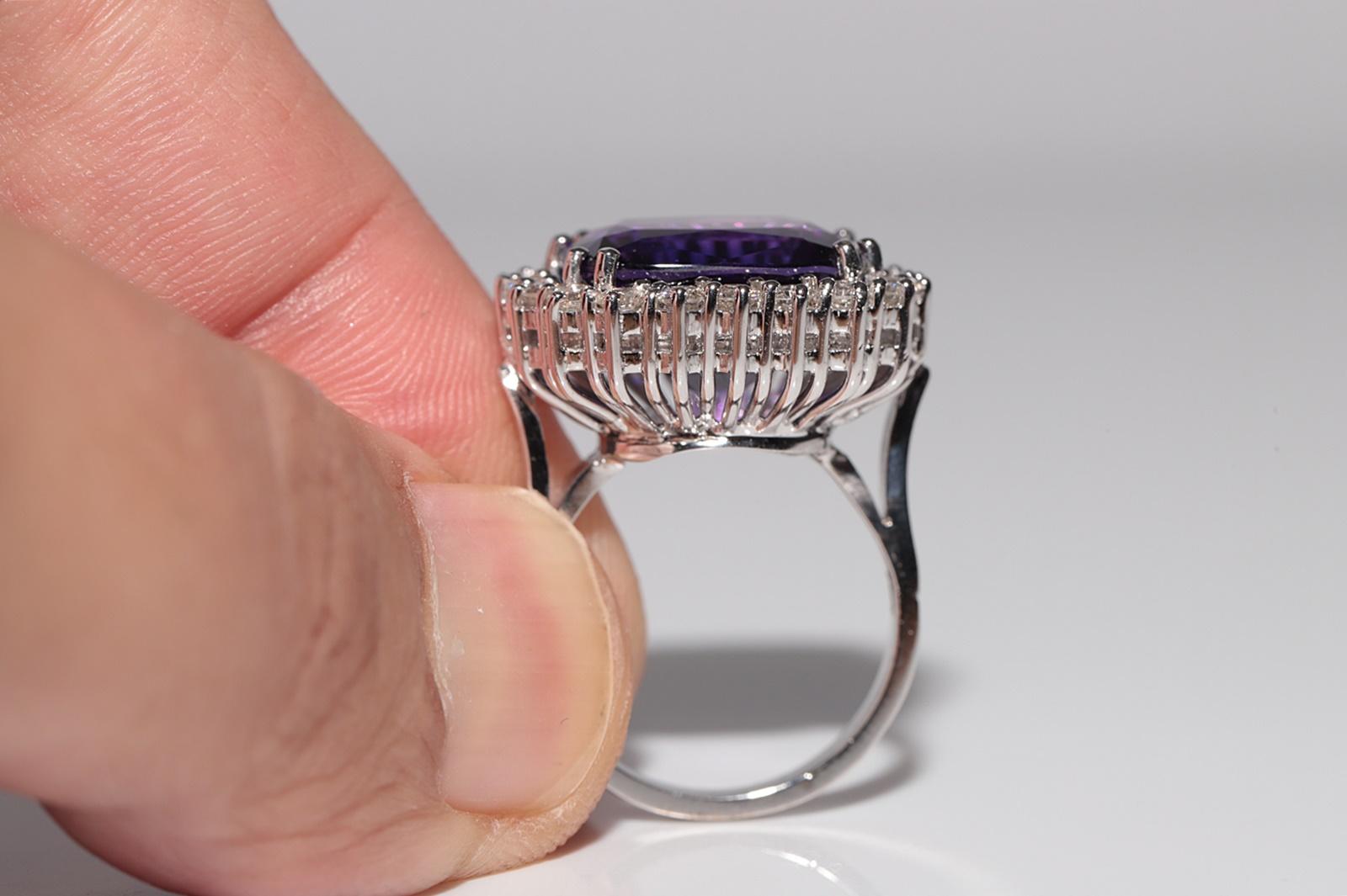 Anillo vintage de oro de 18 quilates con diamantes naturales y amatista decorado con un tanque fuerte en venta 2