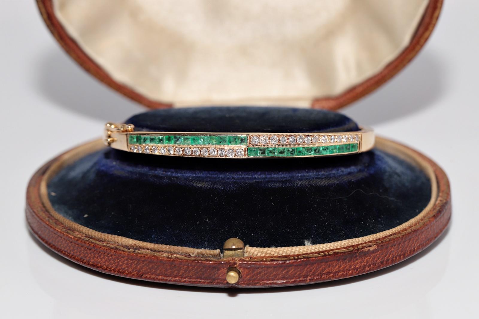 In sehr gutem Zustand.
Gesamtgewicht 16 Gramm.
Insgesamt ist Diamant 0,65 ct.
Der Diamant hat die Farbe H und die Reinheit s1-s2.
Insgesamt ist Smaragd 1 ct.
Die Schachtel ist nicht enthalten.
Bitte kontaktieren Sie uns bei Fragen.