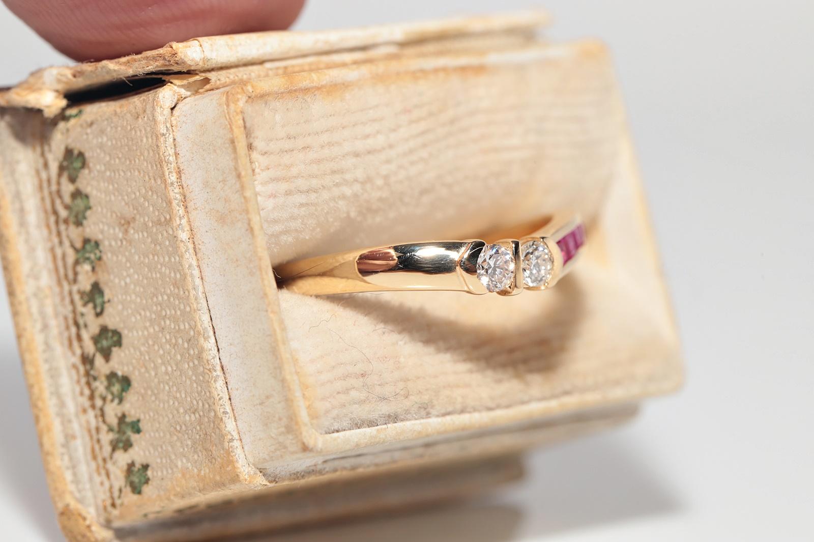 Vintage 18k Gold natürlichen Diamanten und Kaliber geschnitten Rubin dekoriert Band Ring (Retro) im Angebot