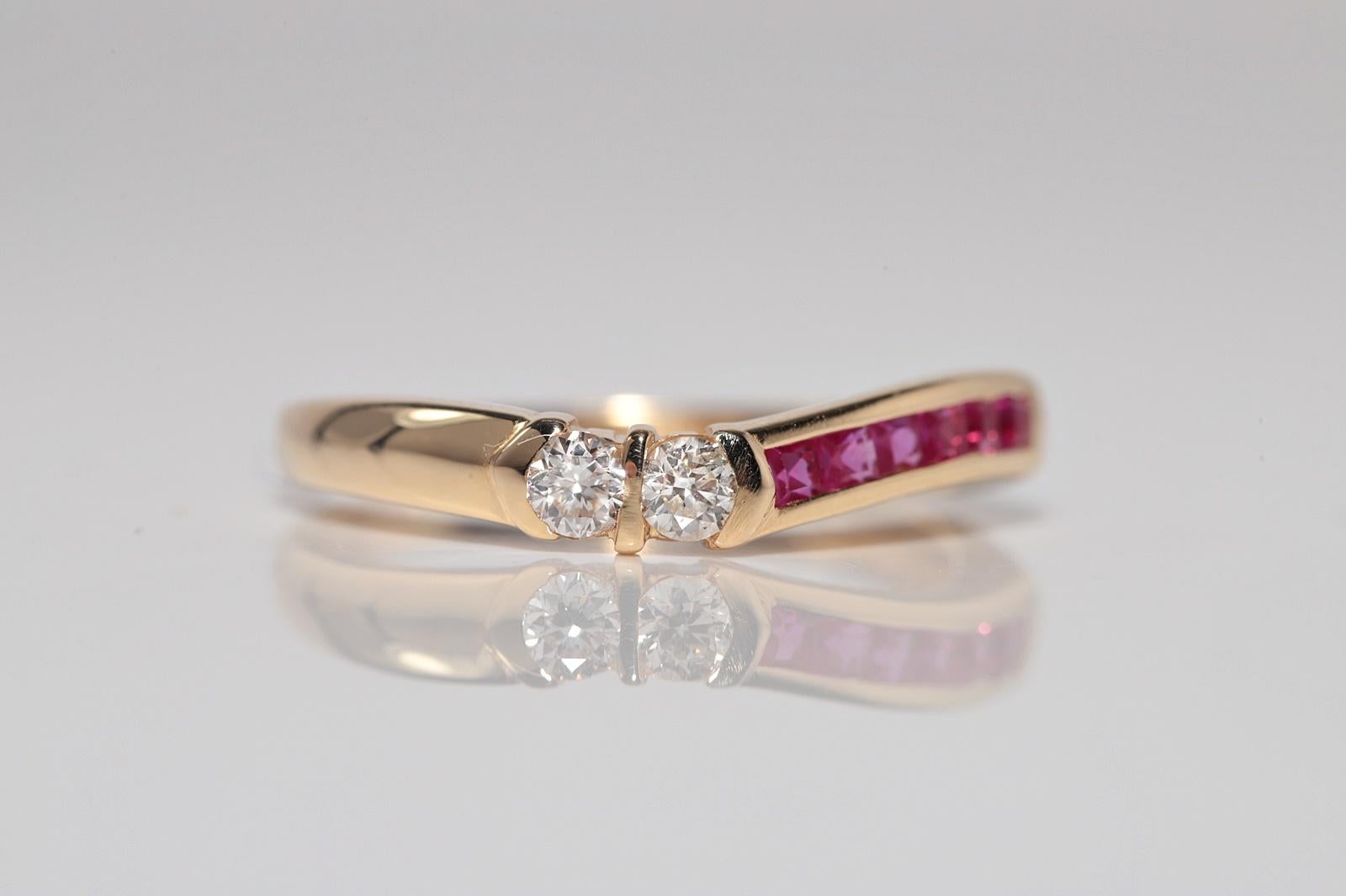 Vintage 18k Gold natürlichen Diamanten und Kaliber geschnitten Rubin dekoriert Band Ring (Brillantschliff) im Angebot