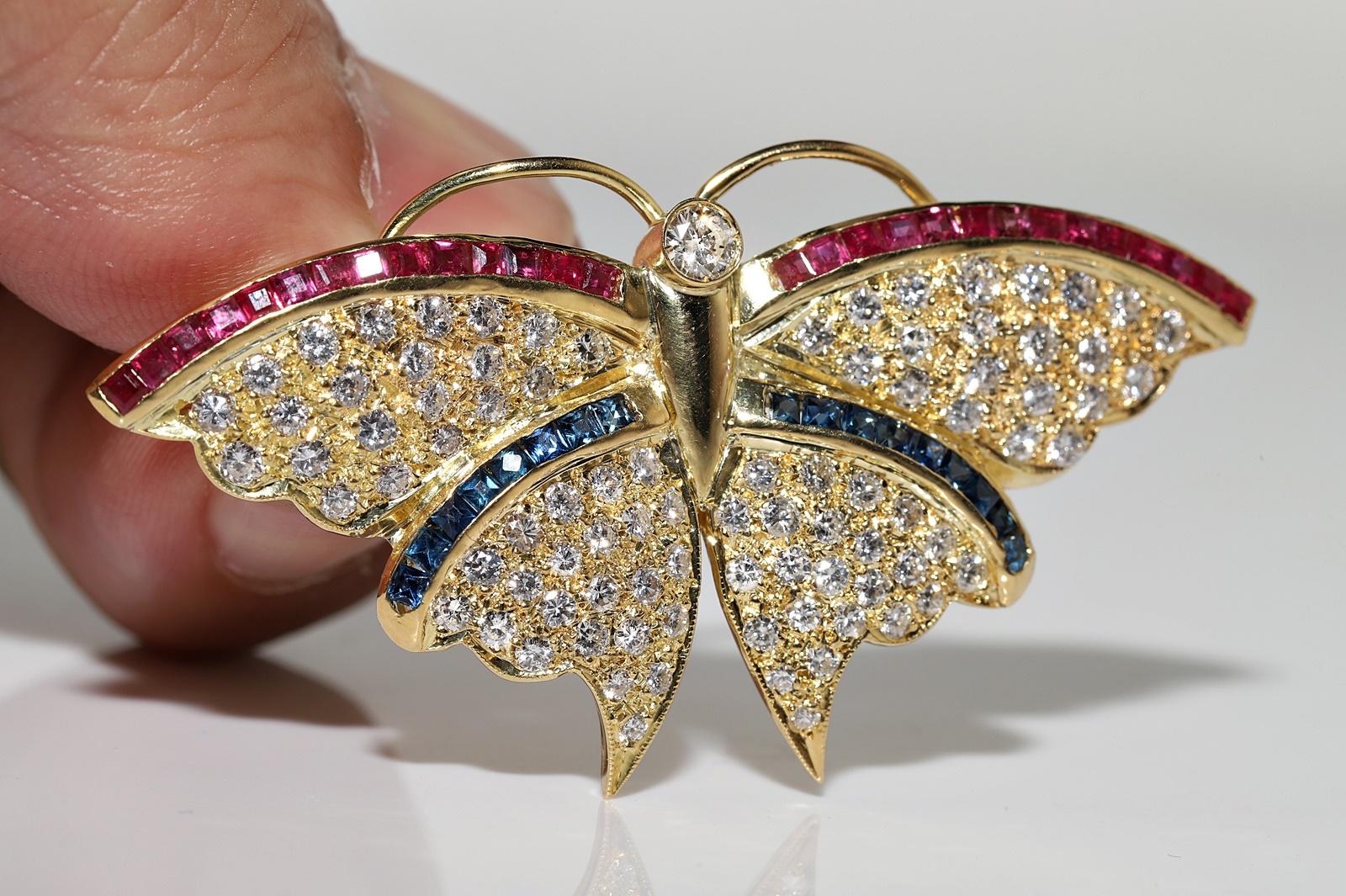 Brilliant Cut Vintage 18k Gold Natural Diamond And Caliber Ruby And Sapphire Butterfly Brooch For Sale