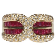 Anello con carrarmato decorato con diamanti naturali e rubini calibro in oro 18k vintage