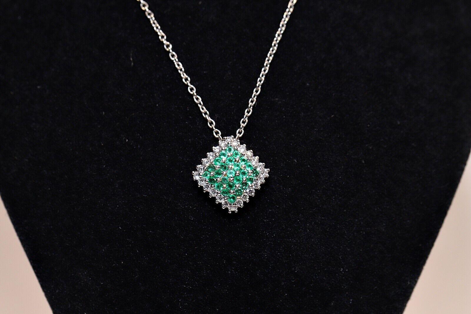 In very good condition.
Total weight is 5.3 grams.
Dimention is diamond totally 0.40 carat.
The diamond is has G color and vvs-vs.
Totally  is emerald 0.60 carat.
Totally lenght is chain 43 cm.
Please contact  for any questions.