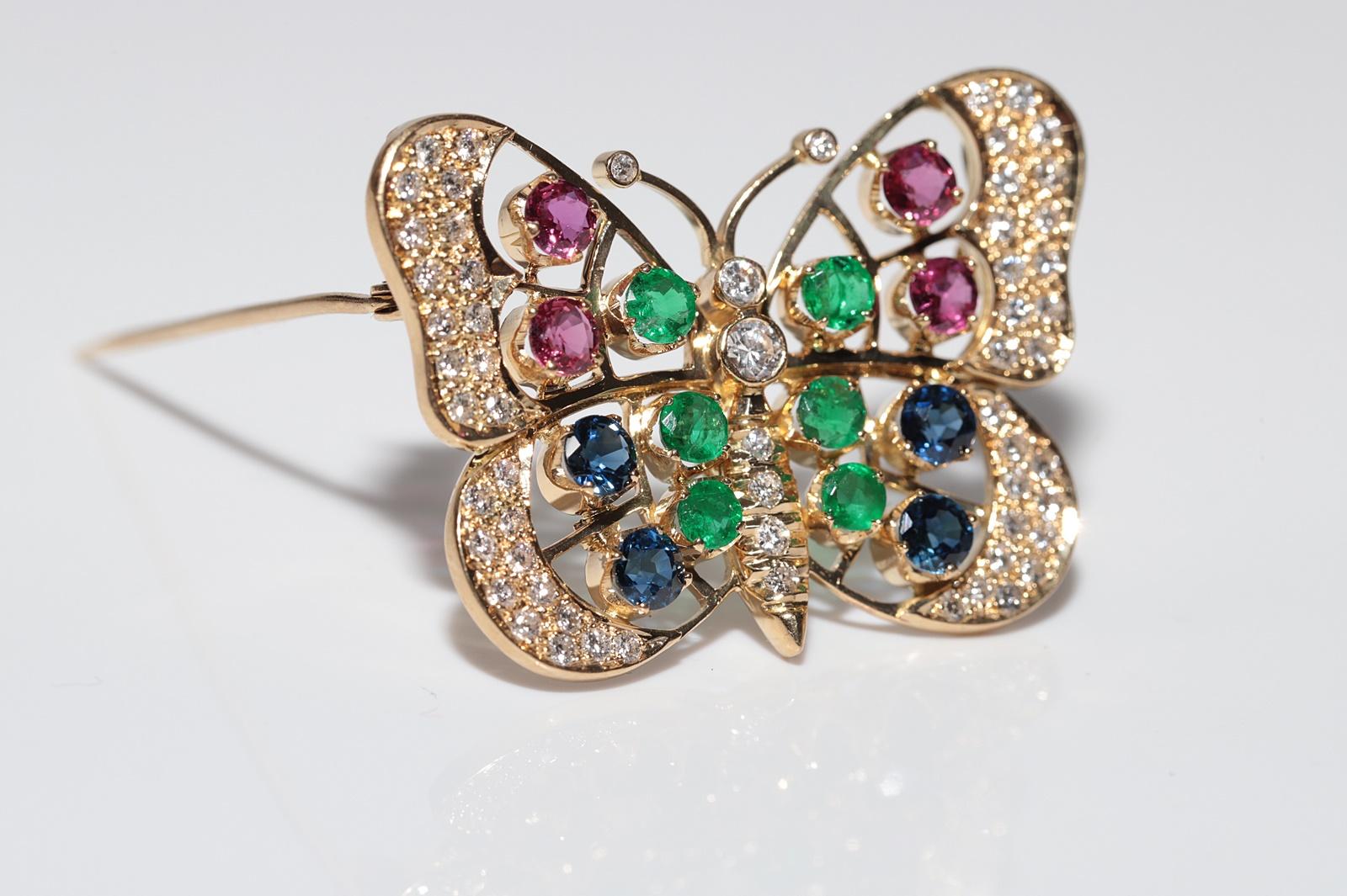 Brilliant Cut Vintage  18k Gold Natural Diamond And Emerald Ruby Sapphire Butterfly Brooch For Sale
