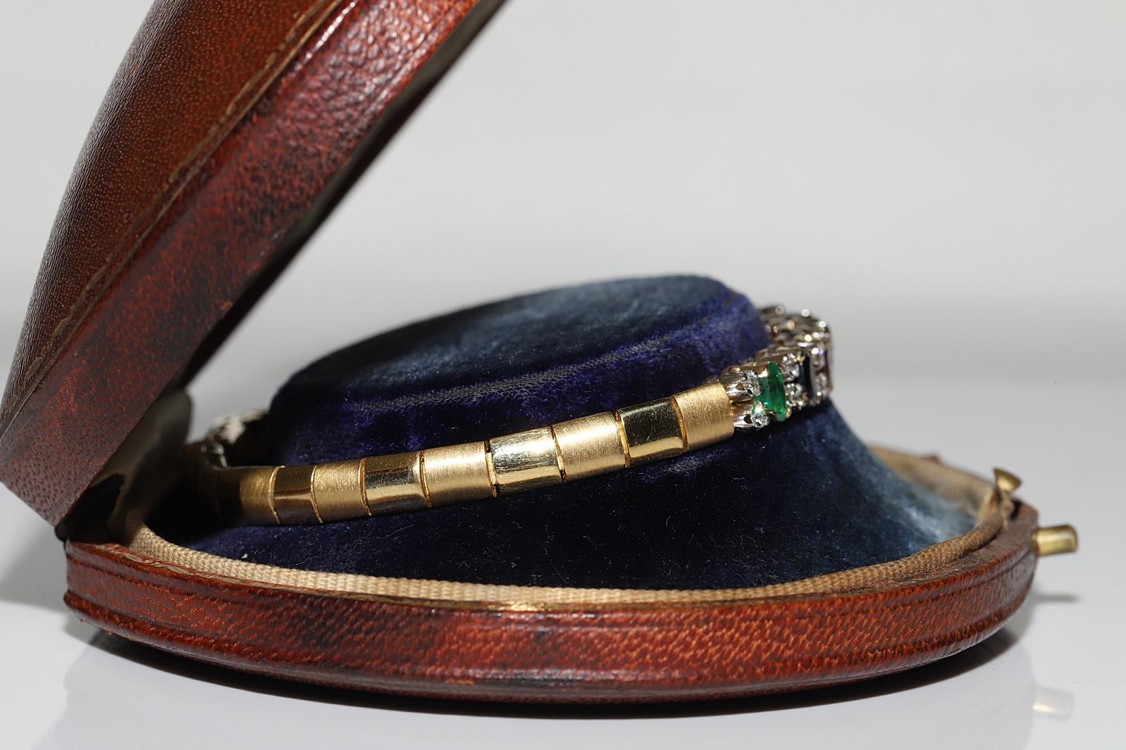 Vintage By  Armband aus 18 Karat Gold mit natürlichen Diamanten, Smaragden, Saphiren und Rubinen  (Brillantschliff) im Angebot