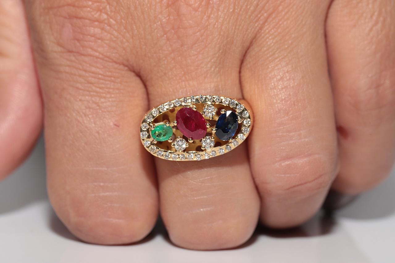 Brilliant Cut Vintage 18k Gold Natural Diamond And Emerald Sapphire Ruby Ring For Sale