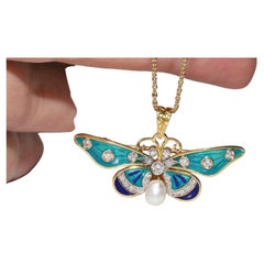 Vintage 18k Gold Natural Diamond And Enamel Butterfly Pendant Necklace