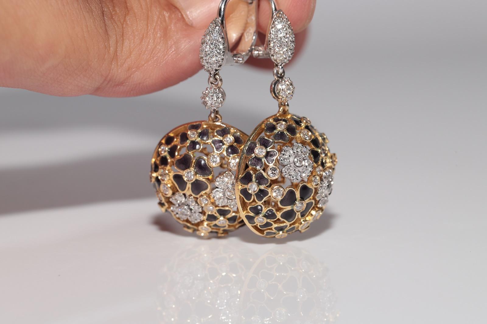Ohrring aus 18 Karat Gold mit natürlichen Diamanten und Emaille im Vintage-Stil mit verzierten Blumen im Angebot 5