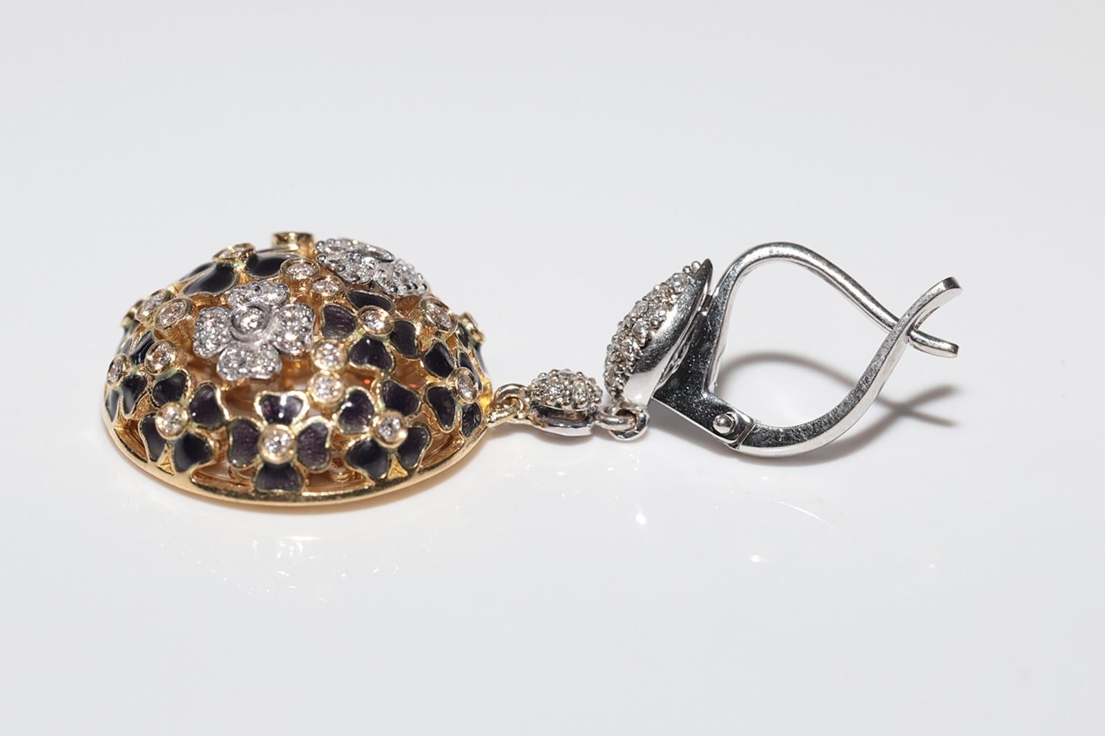 Ohrring aus 18 Karat Gold mit natürlichen Diamanten und Emaille im Vintage-Stil mit verzierten Blumen im Angebot 1
