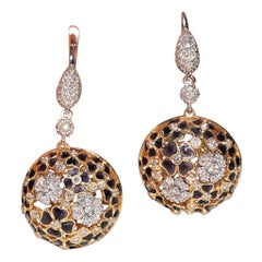 Orecchino d
epoca in oro 18k con diamante naturale e smalto decorato a forma di fiore