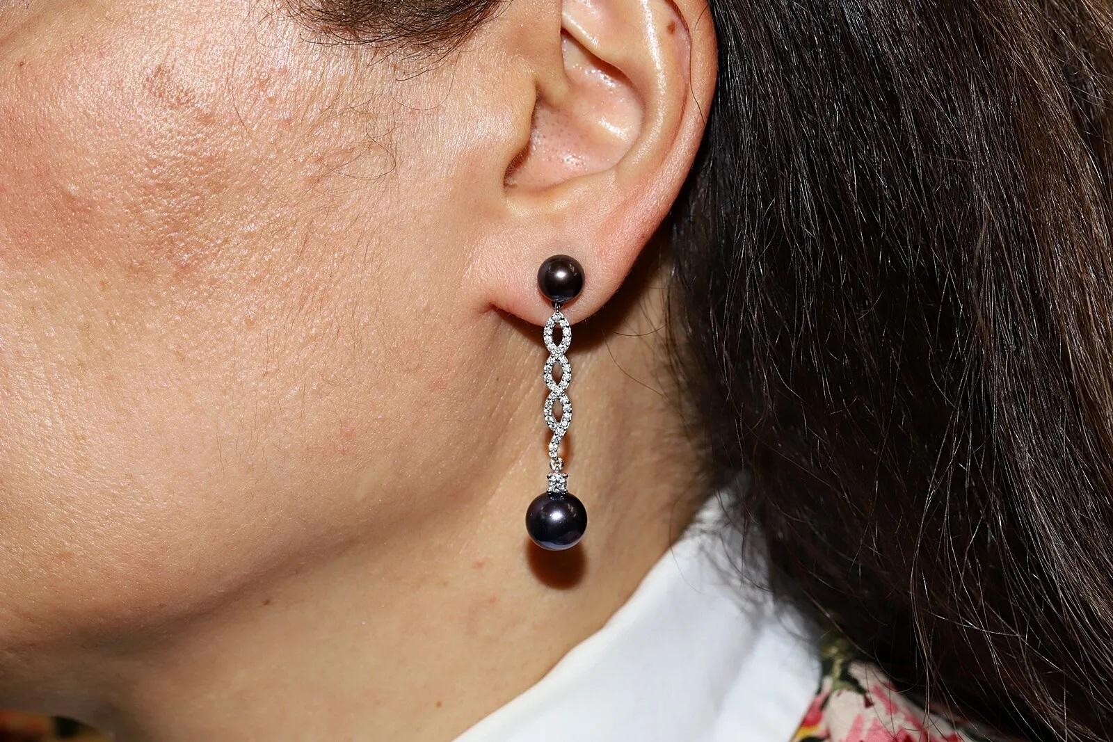 18 Karat Gold Natürlicher Diamant und Perle Dekorierter Tropfenohrring im Angebot 3