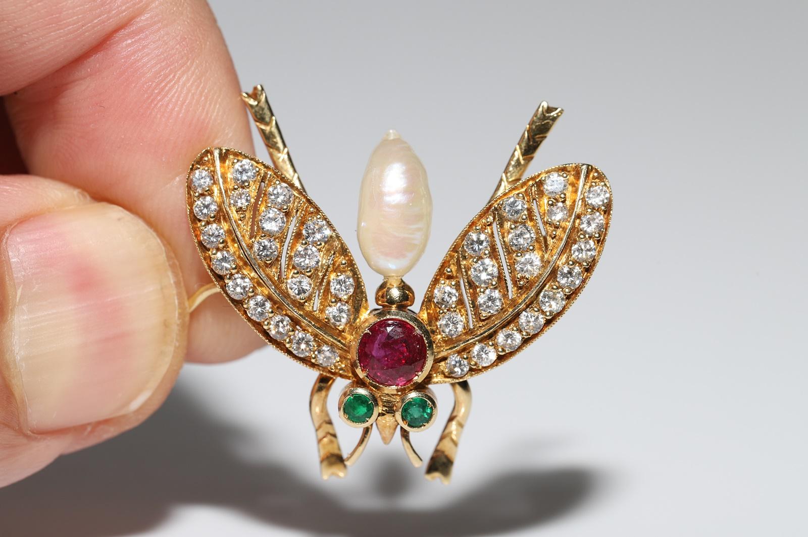 Vintage  18k Gold Natural Diamond And Ruby And Emerald Bee brooch For Sale 6