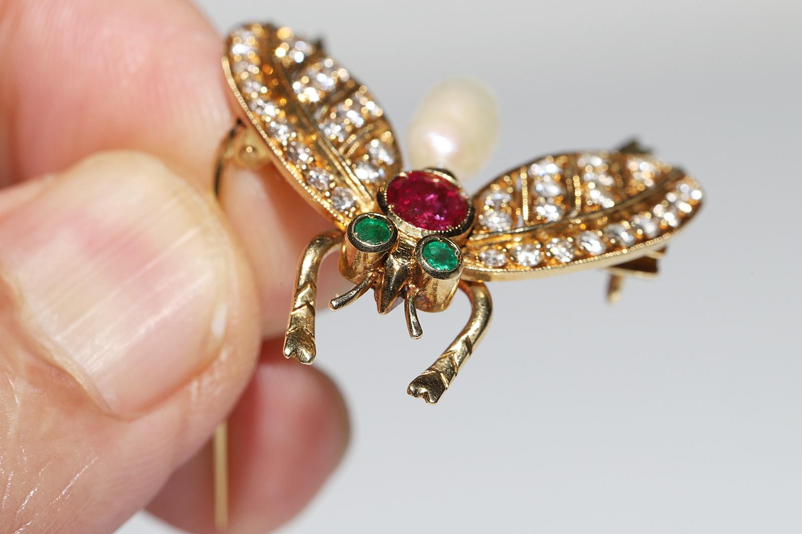 Vintage  18k Gold Natural Diamond And Ruby And Emerald Bee brooch For Sale 7