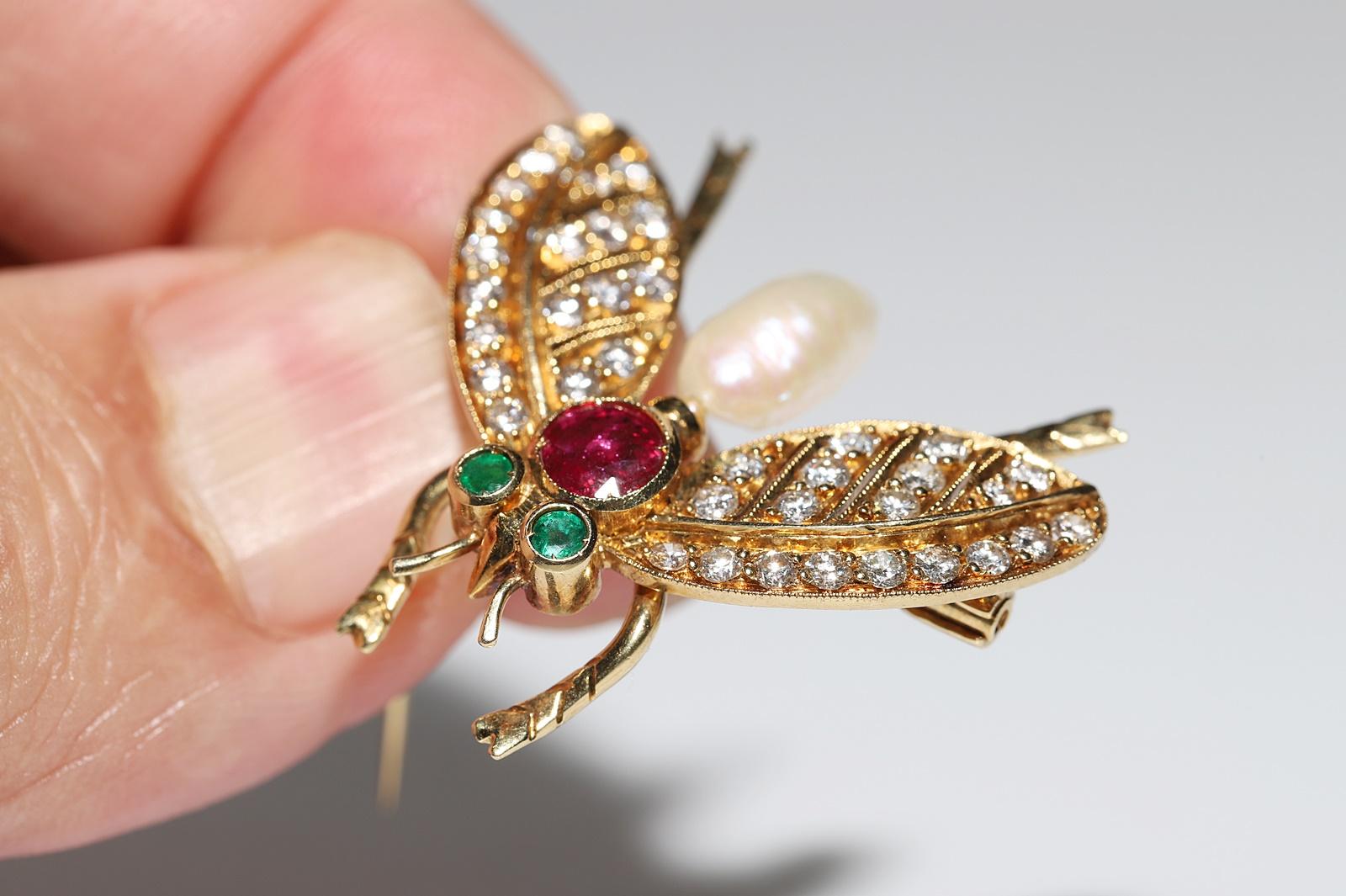 Brilliant Cut Vintage  18k Gold Natural Diamond And Ruby And Emerald Bee brooch For Sale