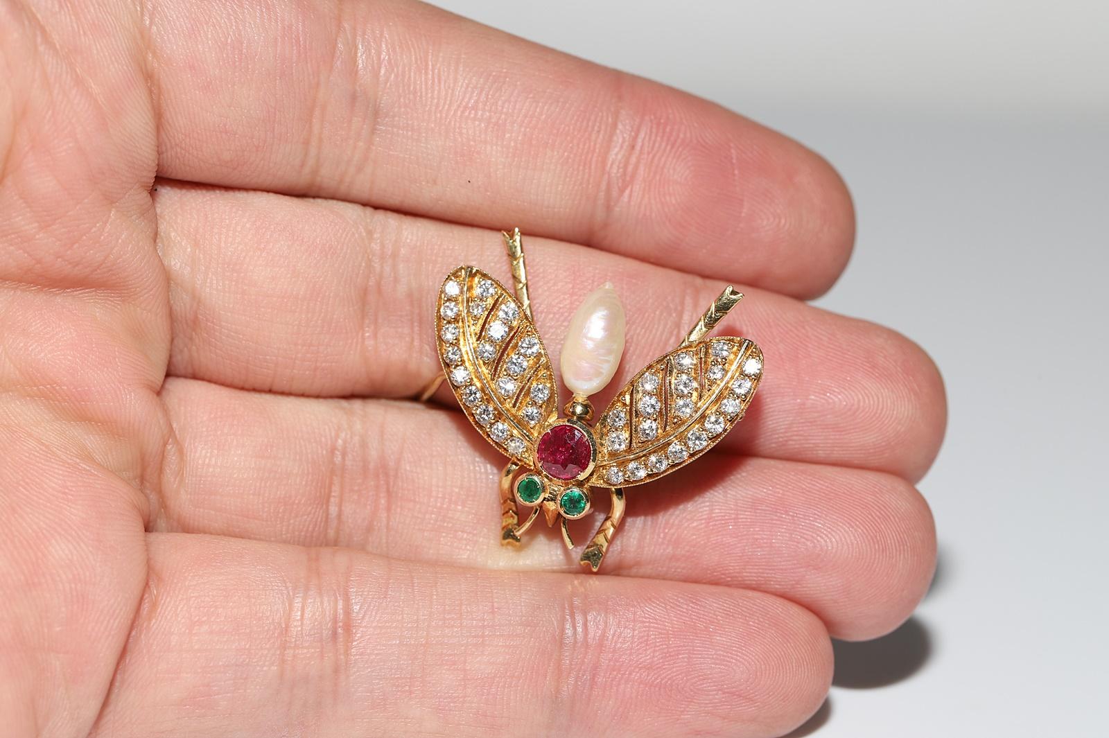 Vintage  18k Gold Natural Diamond And Ruby And Emerald Bee brooch In Good Condition For Sale In Fatih/İstanbul, 34