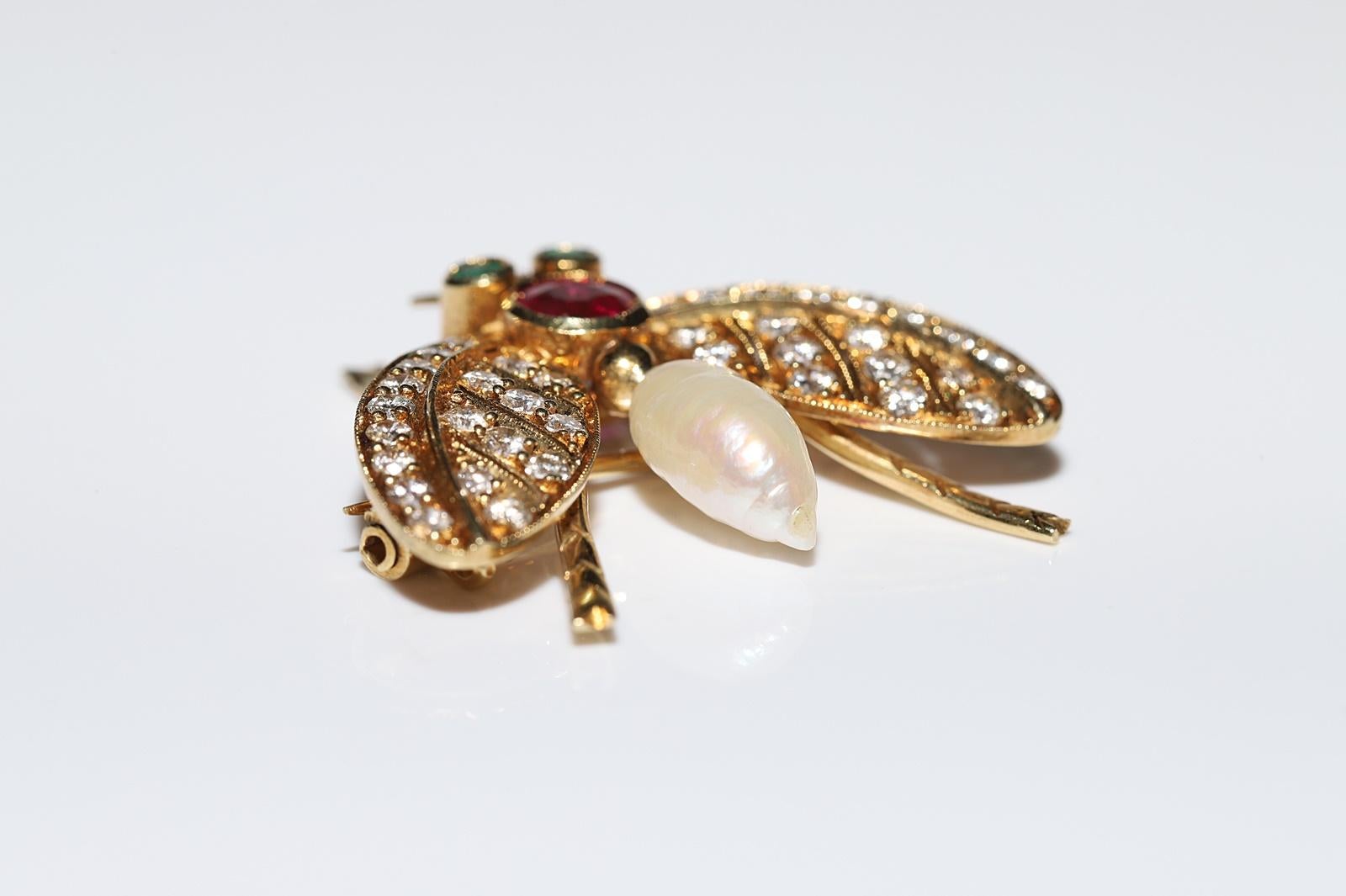 Vintage  18k Gold Natural Diamond And Ruby And Emerald Bee brooch For Sale 1