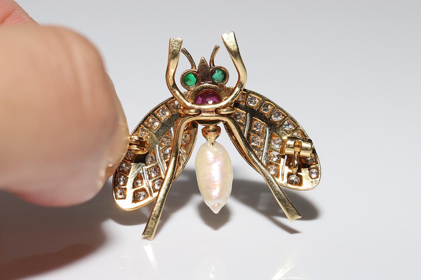 Vintage  18k Gold Natural Diamond And Ruby And Emerald Bee brooch For Sale 2