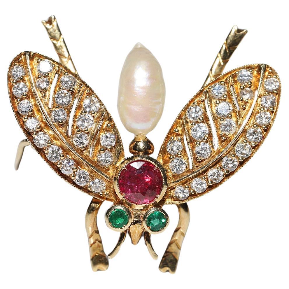 Vintage  18k Gold Natural Diamond And Ruby And Emerald Bee brooch For Sale