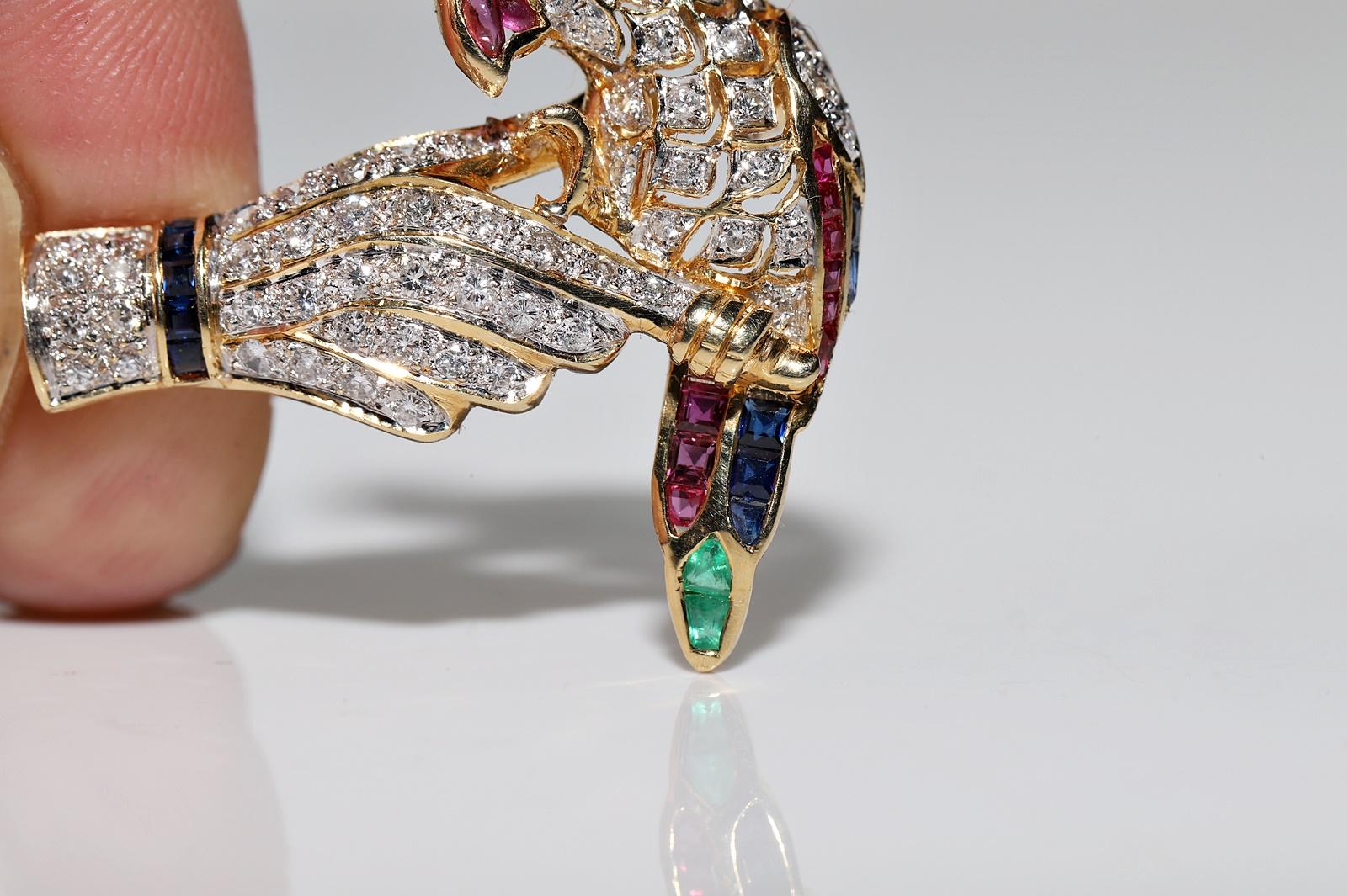 Vintage 18k Gold Natural Diamond And Ruby And Emerald Sapphire Bird Brooch In Good Condition For Sale In Fatih/İstanbul, 34