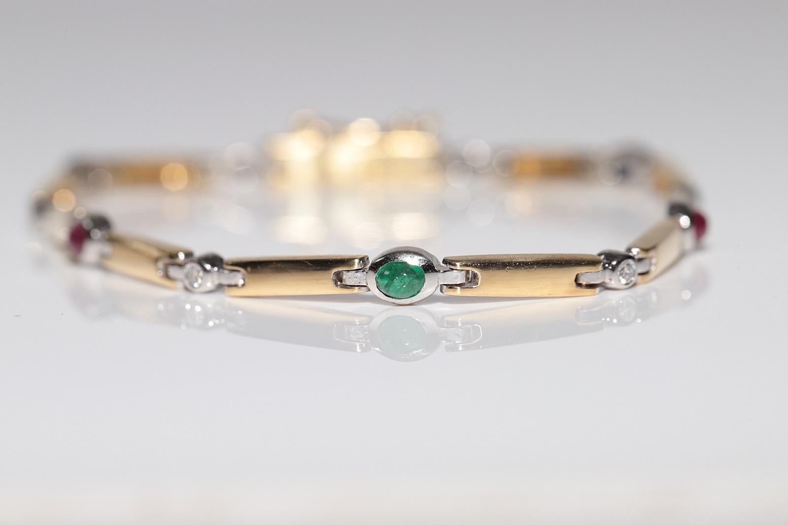 Armband aus 18 Karat Gold mit natürlichem Diamanten, Rubinen, Saphiren und Smaragden (Brillantschliff) im Angebot
