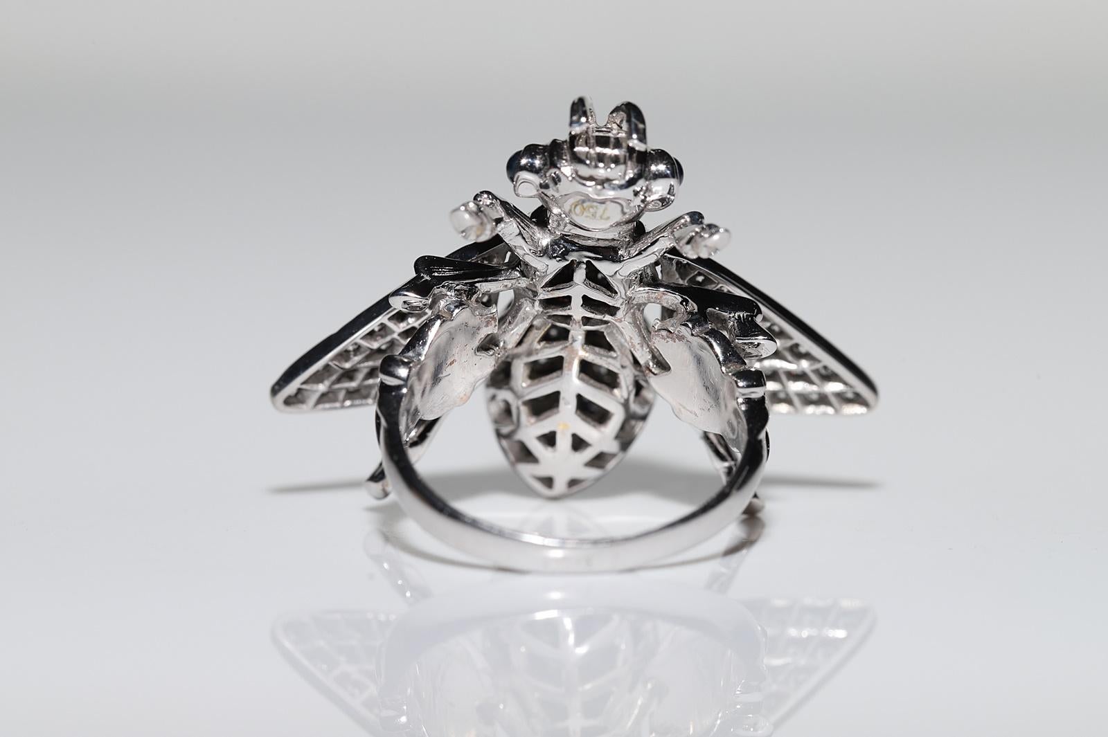 Brilliant Cut Vintage 18k Gold Natural Diamond And Sapphire Fly Decorated Strong Ring For Sale