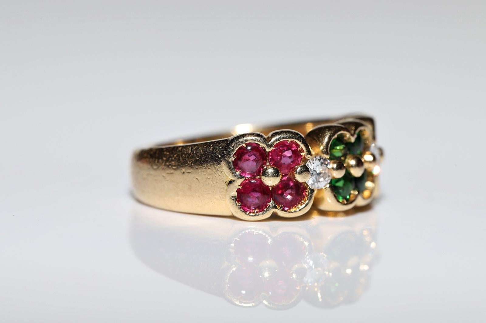 Vintage 18k Gold Natural Diamond And Tsavorite And Ruby Sapphire Decorated Ring For Sale 3