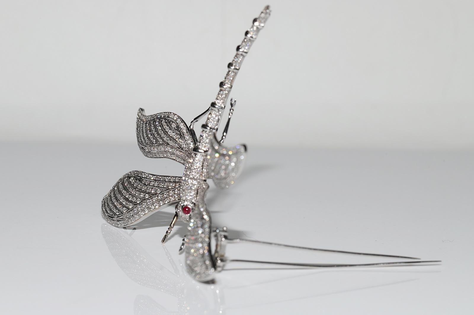 Vintage 18k Gold Natural Diamond Decorated Amazing Dragonfly Brooch  For Sale 4