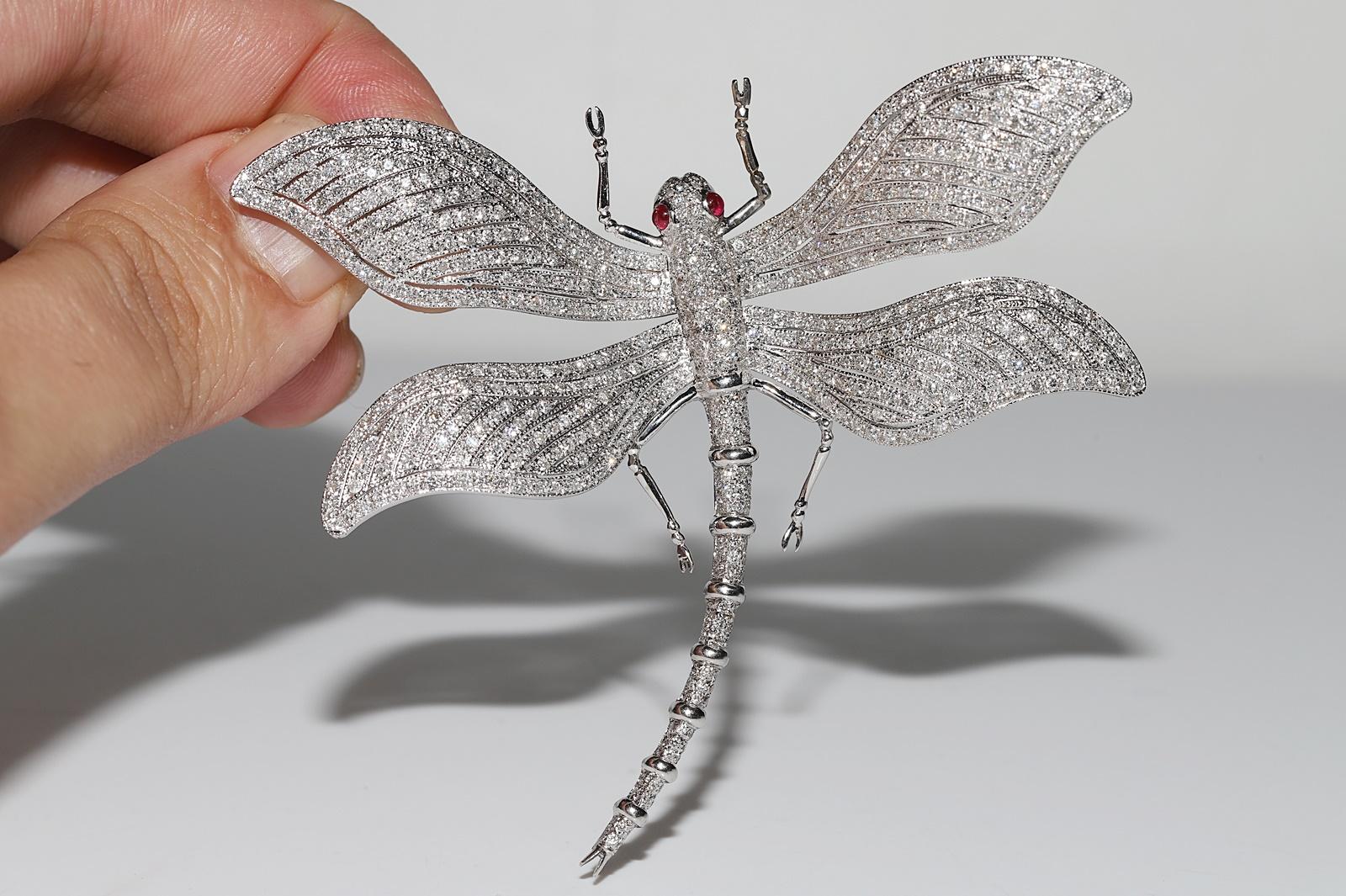 Brilliant Cut Vintage 18k Gold Natural Diamond Decorated Amazing Dragonfly Brooch  For Sale