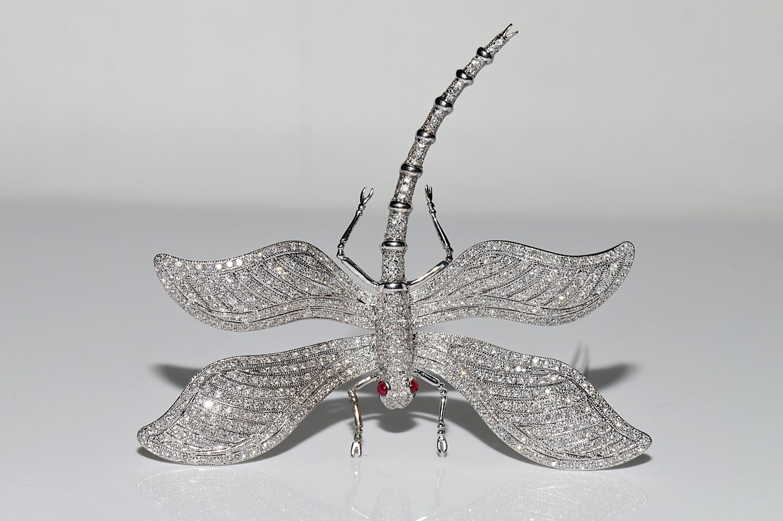 Vintage 18k Gold Natural Diamond Decorated Amazing Dragonfly Brooch  For Sale 3