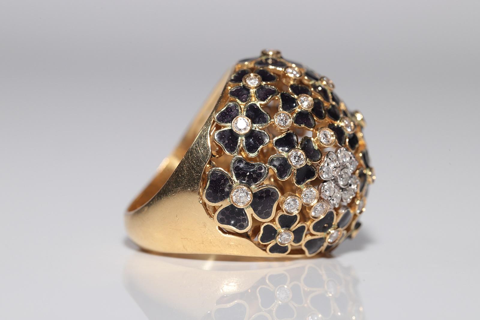 Vintage 18k Gold Natural Diamond Decorated Flowers Enamel Ring For Sale 4