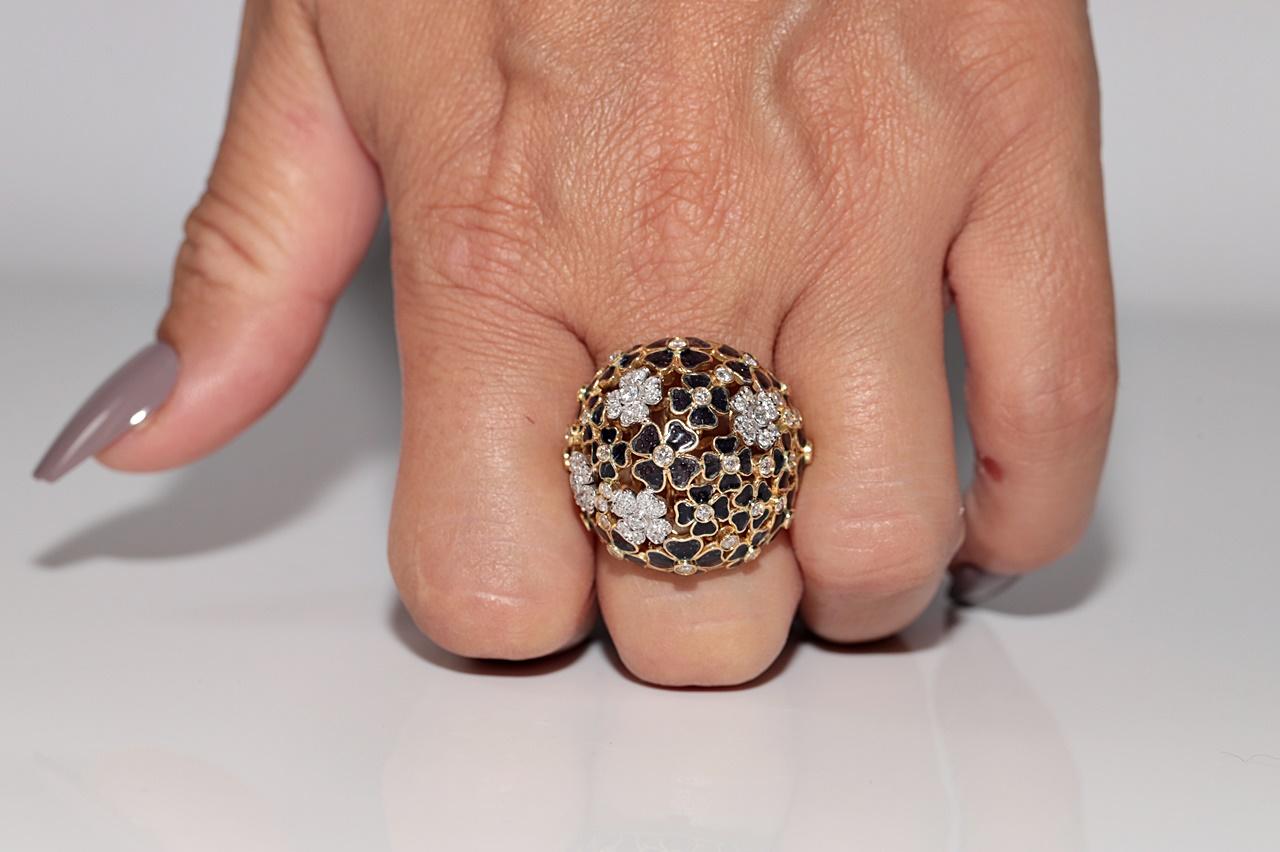 Brilliant Cut Vintage 18k Gold Natural Diamond Decorated Flowers Enamel Ring For Sale