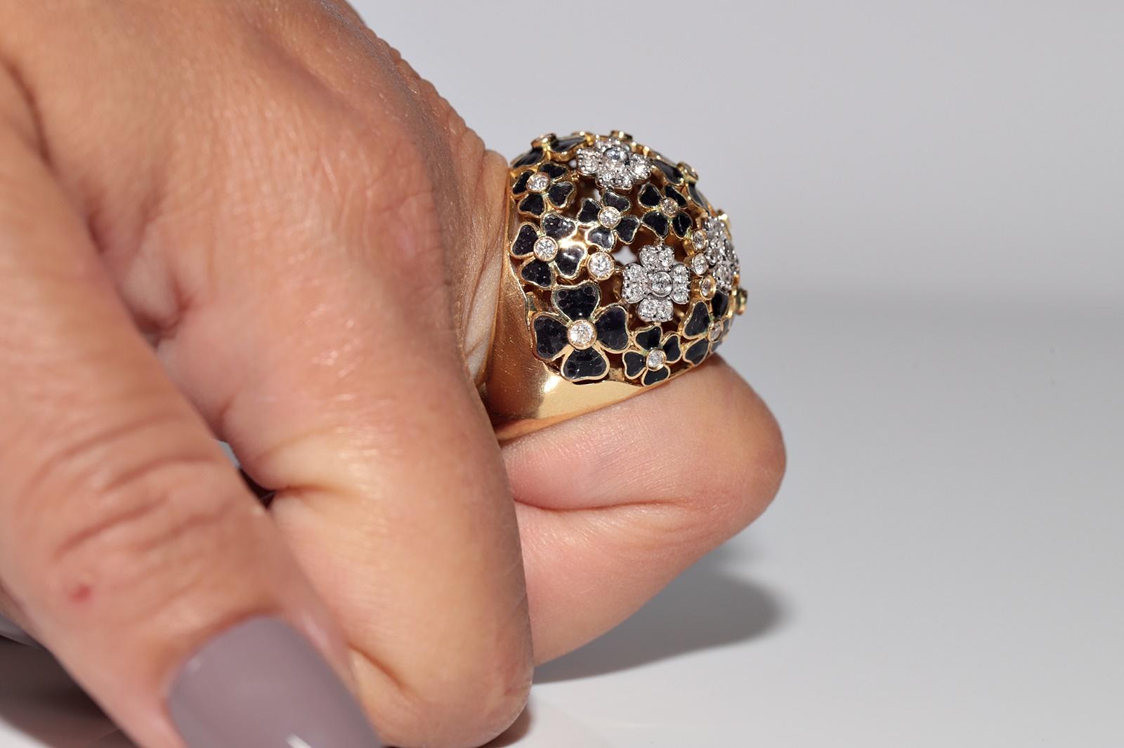 Vintage 18k Gold Natural Diamond Decorated Flowers Enamel Ring In Good Condition For Sale In Fatih/İstanbul, 34
