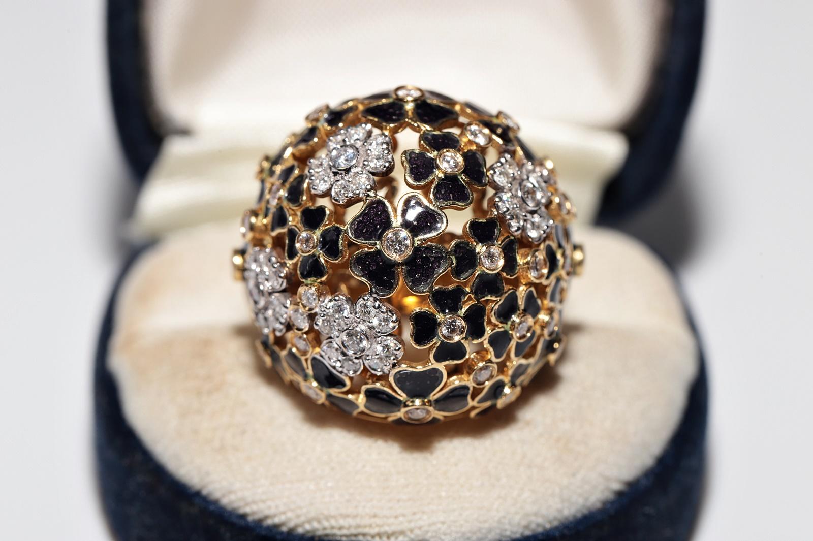 Vintage 18k Gold Natural Diamond Decorated Flowers Enamel Ring For Sale 1