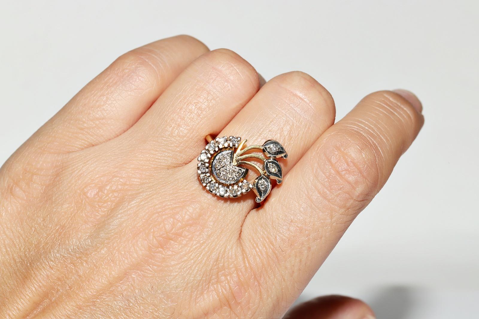 Anello d'epoca in oro 18 carati con diamanti naturali e fiori decorati in vendita 10