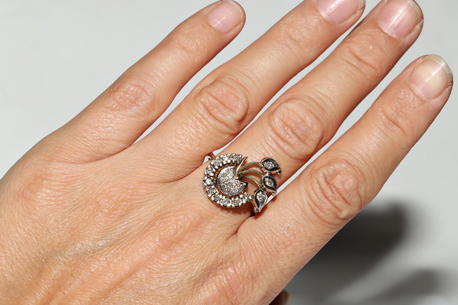 Anello d'epoca in oro 18 carati con diamanti naturali e fiori decorati in vendita 11