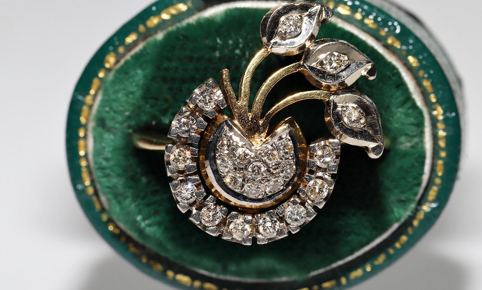 In ottime condizioni.
Peso totale 6,4 grammi.
Totalmente è un diamante da 0,35 ct.
Il diamante ha colore H-I-J e purezza vs-s1.
La misura dell'anello è US 8.5 (offriamo il ridimensionamento gratuito)
Possiamo realizzare qualsiasi dimensione.
La