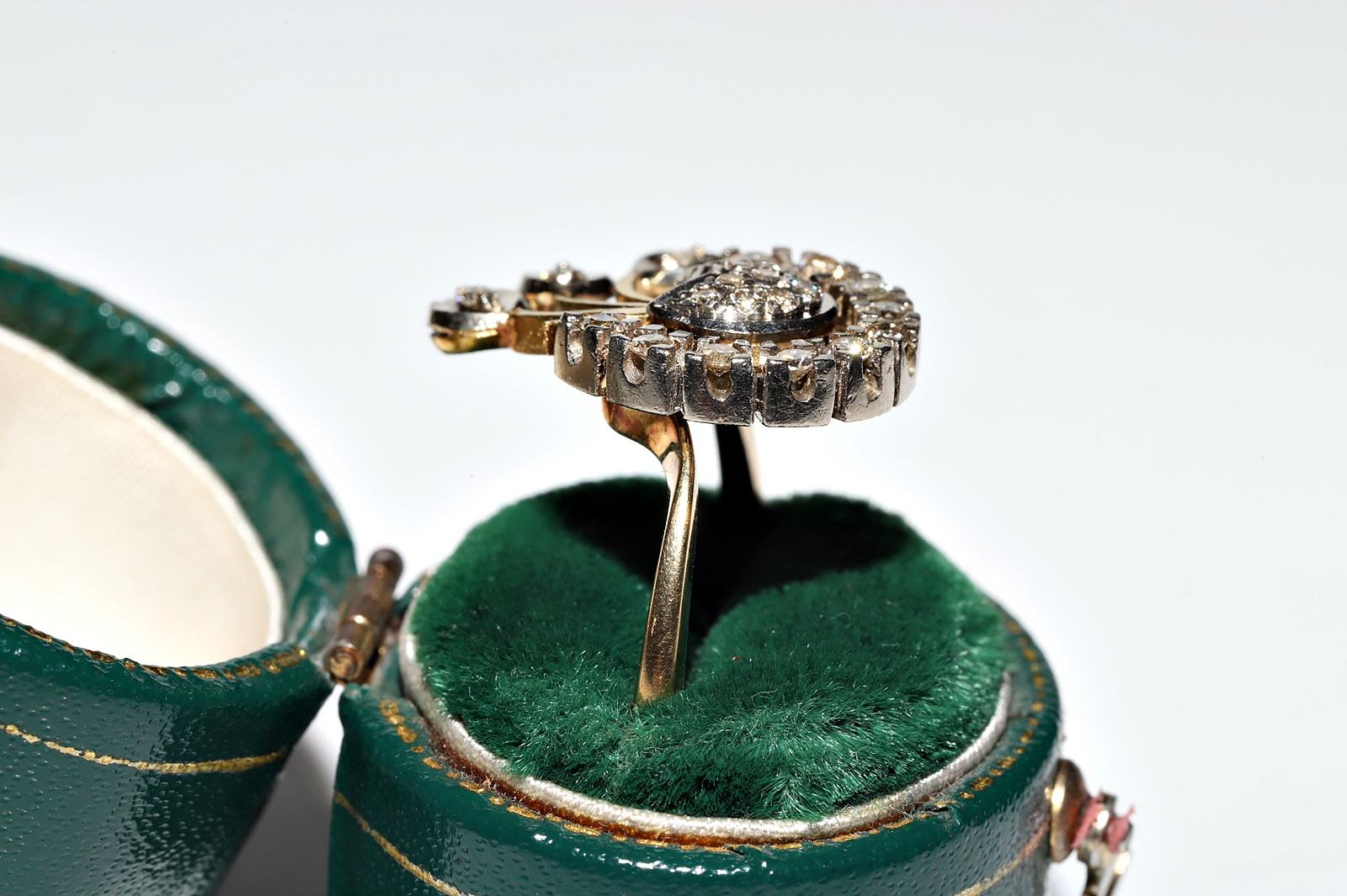 Taglio brillante Anello d'epoca in oro 18 carati con diamanti naturali e fiori decorati in vendita