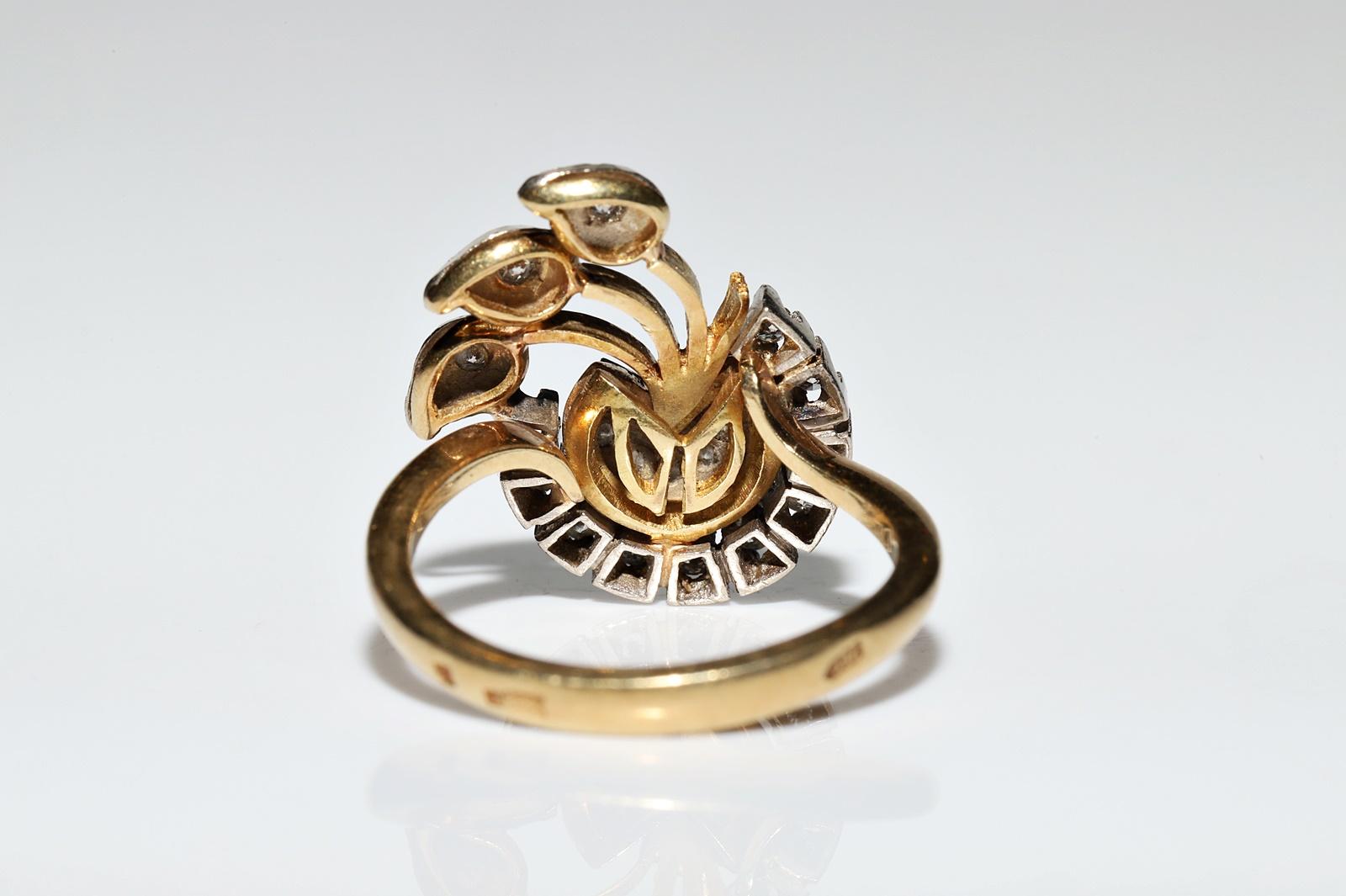 Anello d'epoca in oro 18 carati con diamanti naturali e fiori decorati in vendita 3