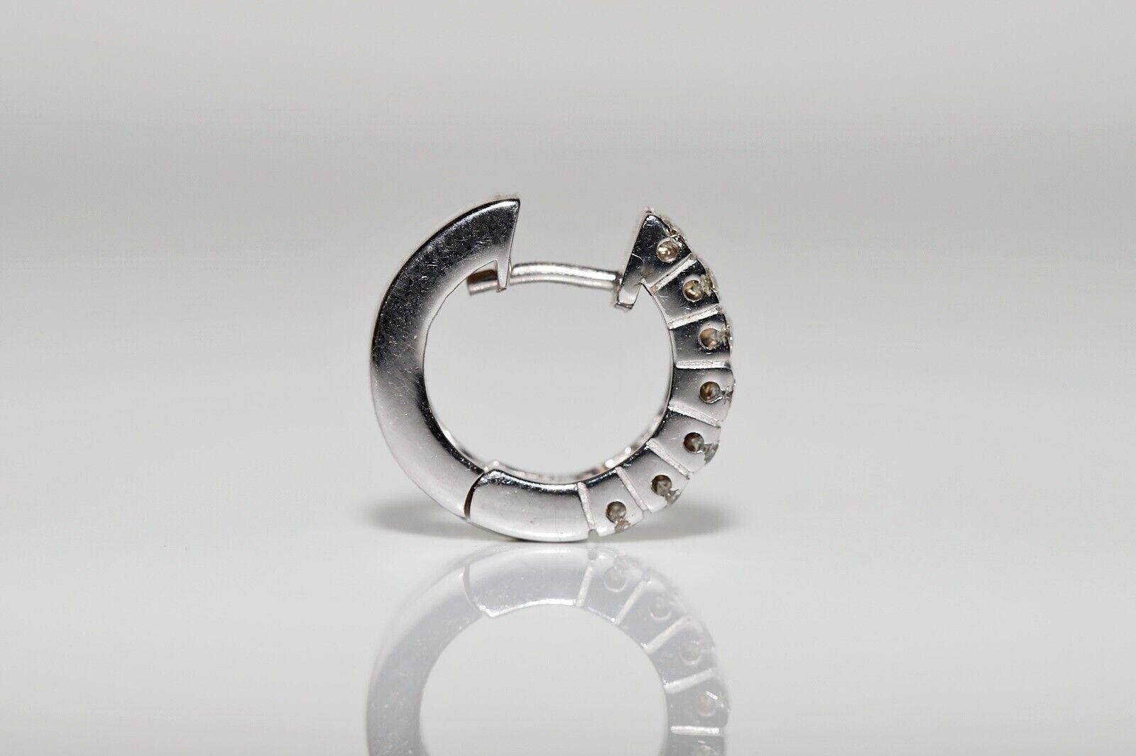 Ohrring aus 18 Karat Gold mit natürlichen Diamanten im Creolen-Stil, dekoriert (Brillantschliff) im Angebot