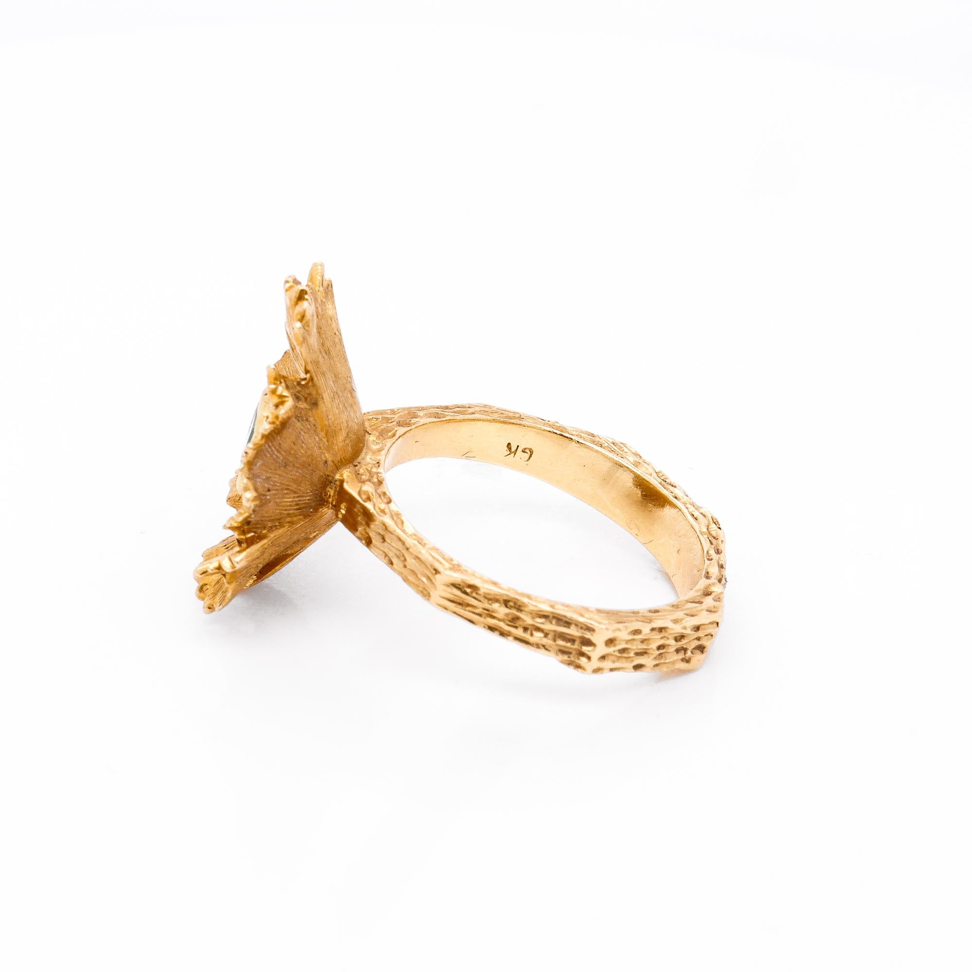 Vintage 18K Gold & Natural Emerald Figural Flower Ring en venta 7