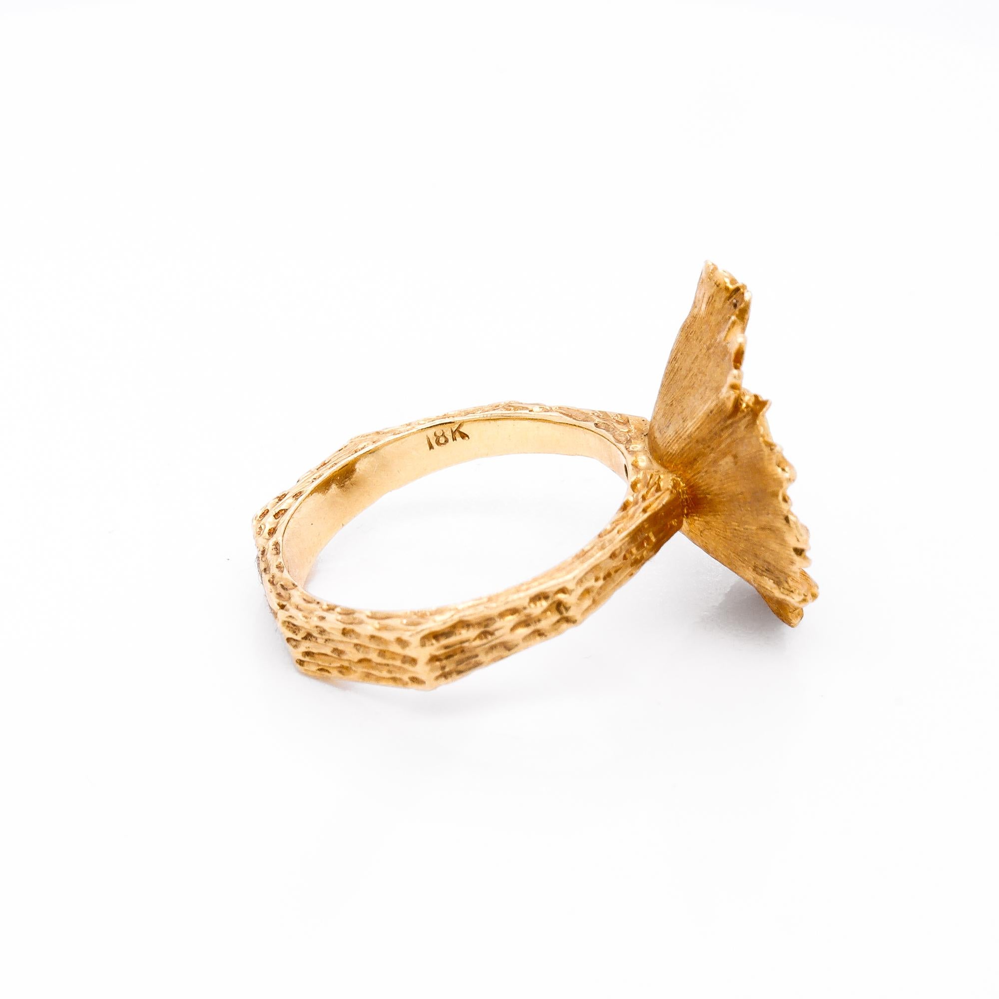 Vintage 18K Gold & Natural Emerald Figural Flower Ring en venta 8