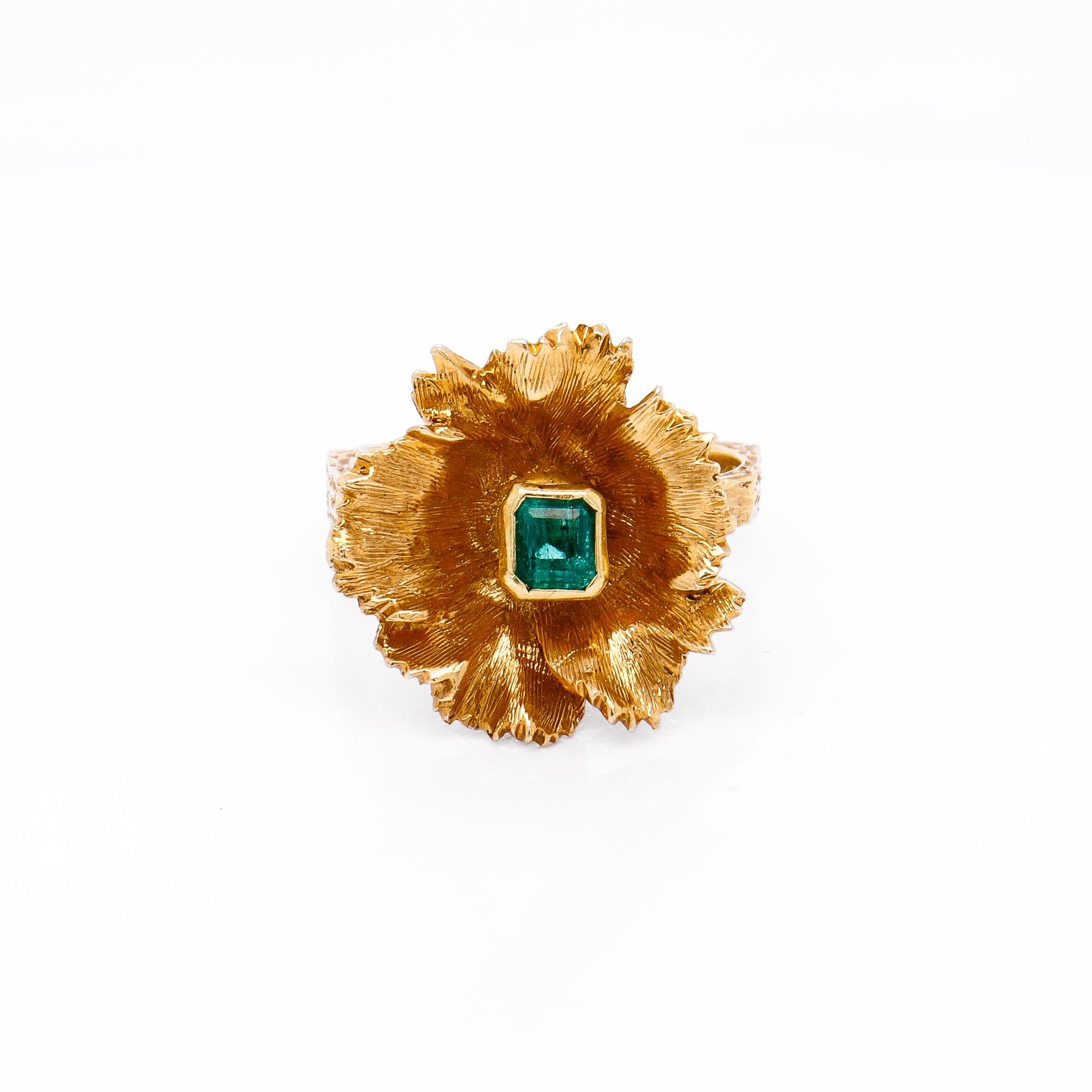 De las mujeres Vintage 18K Gold & Natural Emerald Figural Flower Ring en venta