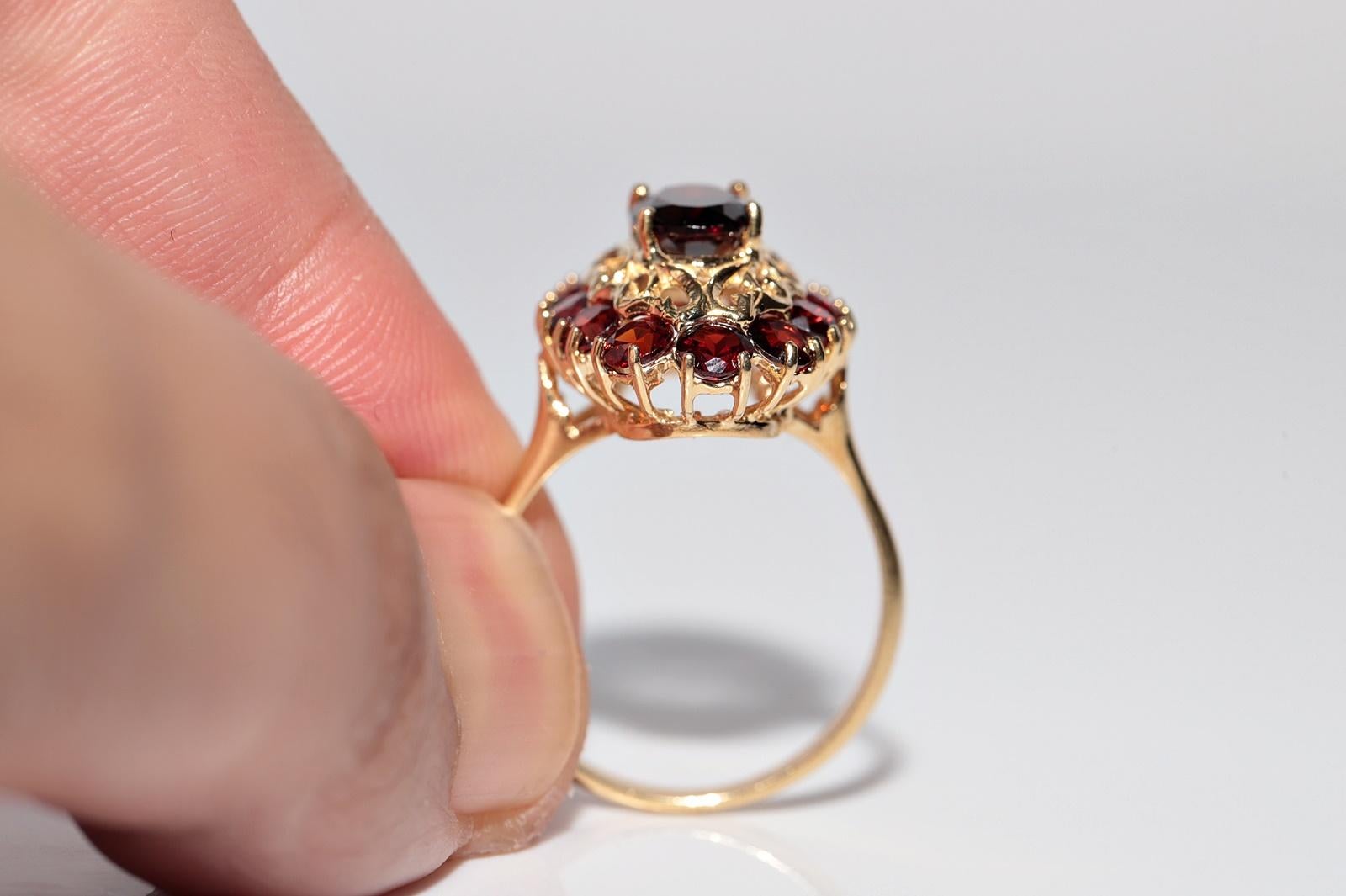 Vintage 18k Gold Natural Garnet Decorated Ring For Sale 5