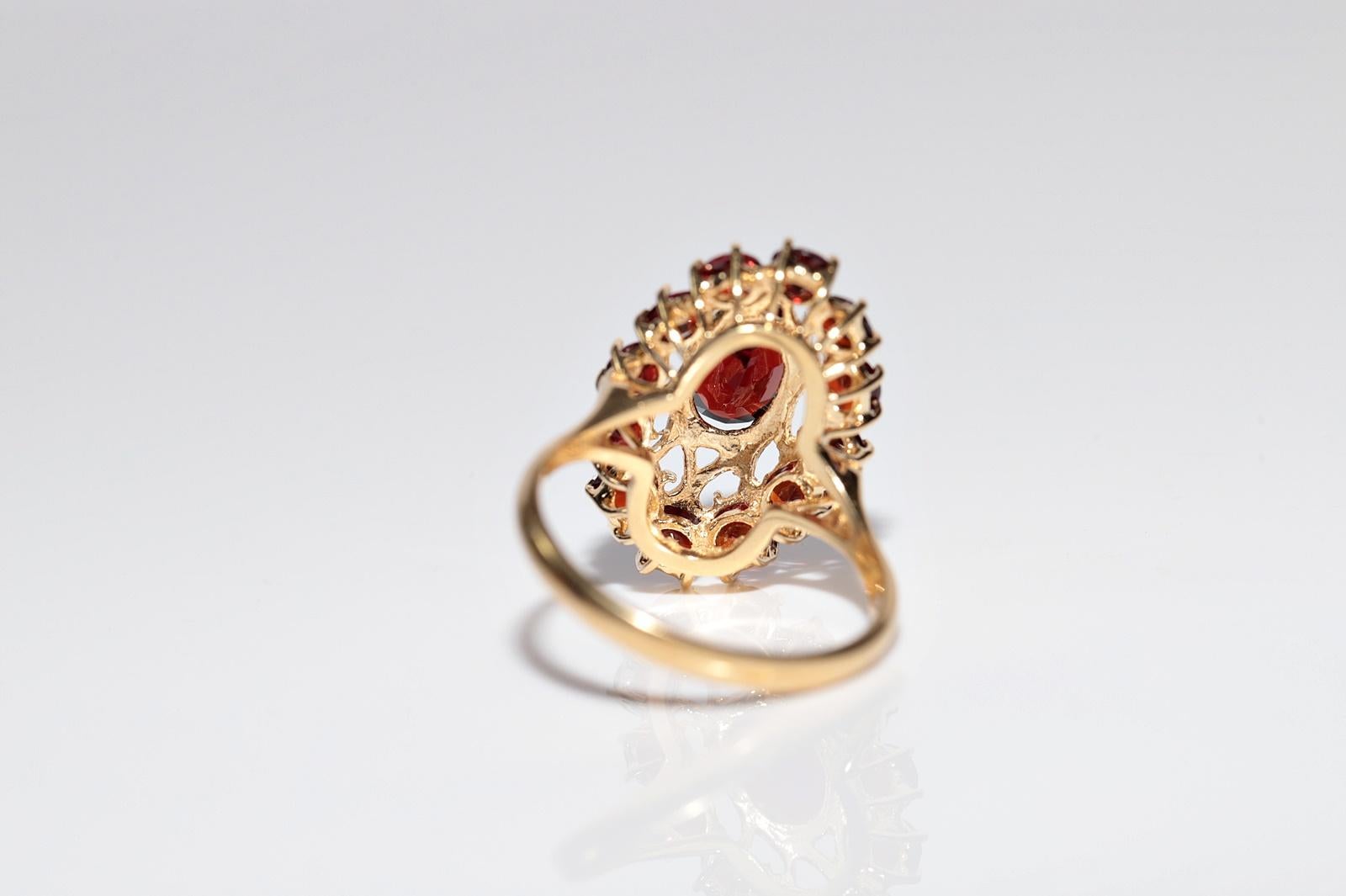 Vintage 18k Gold Natural Garnet Decorated Ring For Sale 6